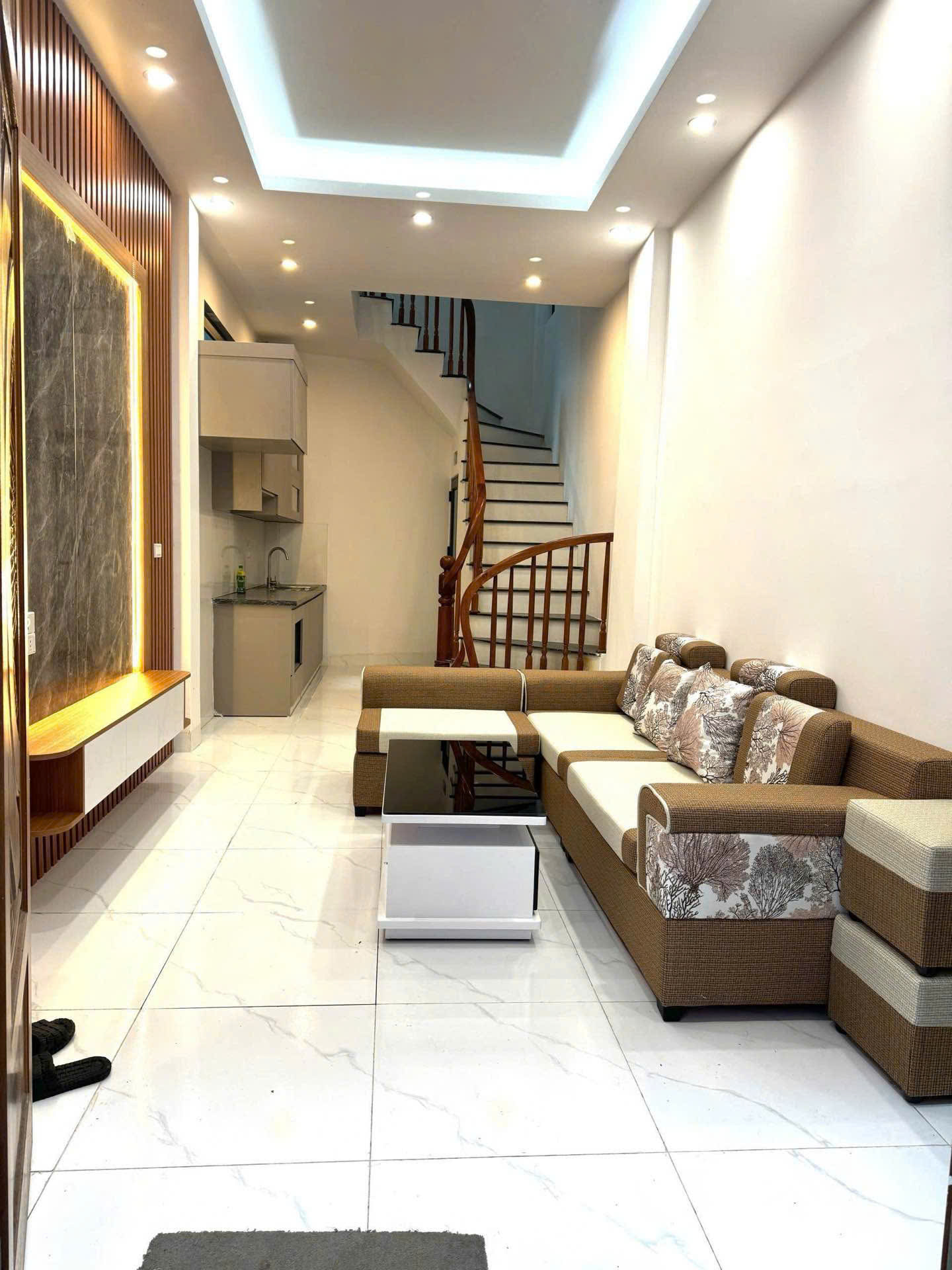 Nhà Đẹp Văn Trì 32m như mới - 5 Tầng ô tô - Quy Hoạch Ổn Định - 6ty3 - Phù hợp Gia đình