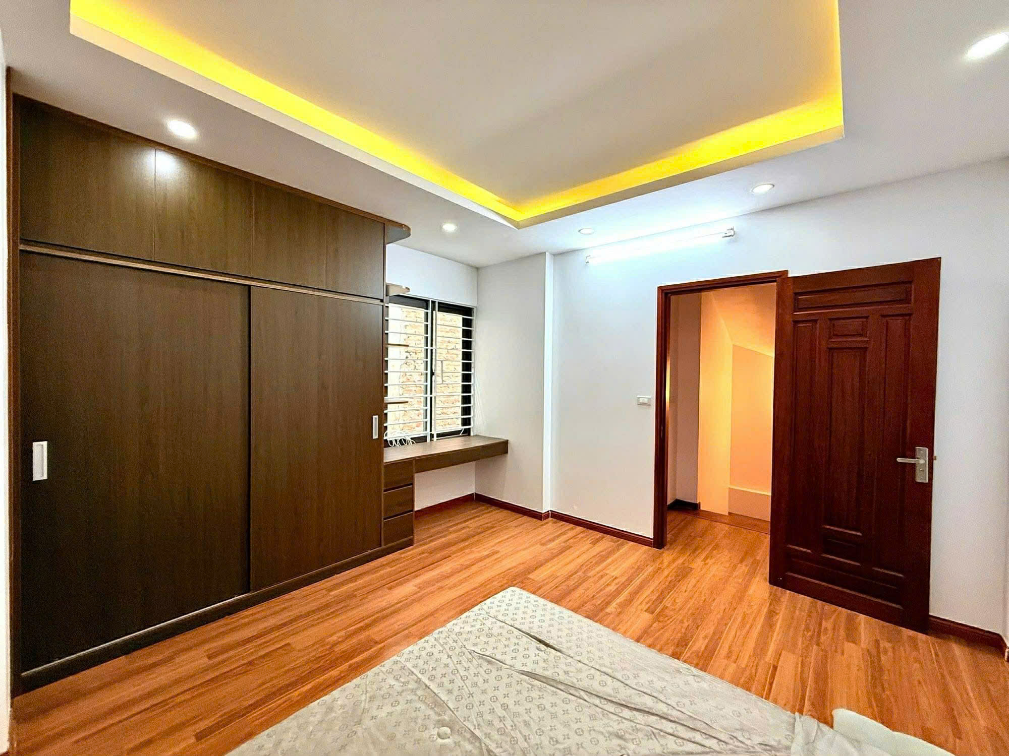 Hạ giá nhà Pháo Đài Láng 33m2, 5T, MT4.2m lô góc 2 mặt ngõ nhỉnh 9 tỷ hiếm Đống Đa
