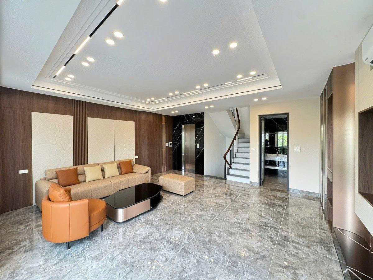 Cực đẹp phố Nguyễn Chánh 55m2, 6T thang máy Gara ô tô , MT5m vỉa hè ô tô tránh kinh doanh