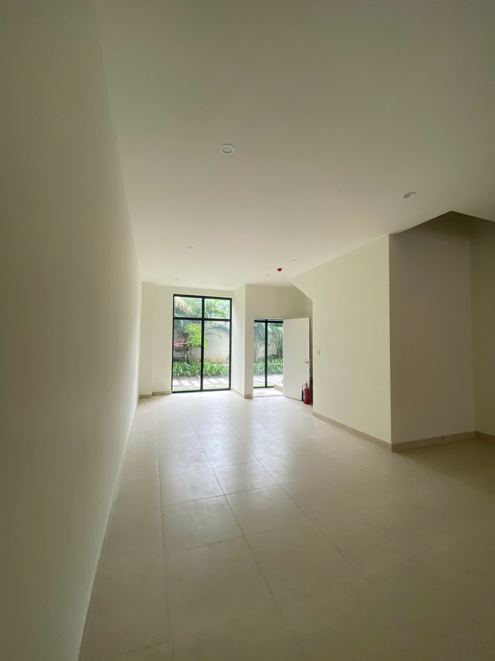 CHÍNH CHỦ CHO THUÊ SHOP CHÂN ĐẾ TẠI KHU TMDV VINHOMES SMART CITY Phù hợp đa dạng ngành nghề: F&B, café, trà sữa, nhà