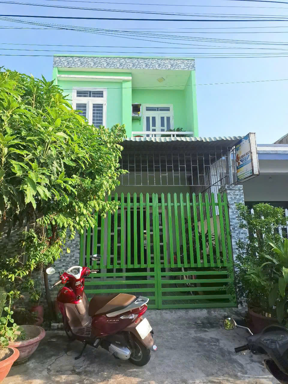Chính chủ do chuyển công tác nên cần bán ngôi nhà tâm huyết của gia đình...Nhà tự xây, có bản thiết kế.