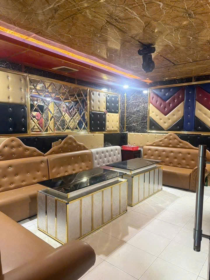 SANG NHƯỢNG QUÁN ĂN SÂN VƯỜN – PHÒNG VIP KARAOKE, DT : 1400 m2, VIEW KÊNH dài 100m, Thuê rẻ 12 tr / tháng, Tel :