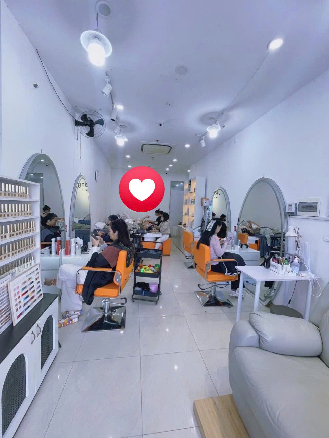MÌNH CHÍNH CHỦ CẦN SHARE MẶT BẰNG SALON TÓC HOẶC NHƯỢNG LẠI CẢ QUÁN – CHÂN ĐẾ VINHOMES SMART CITY, PHƯỜNG TÂY MỖ, QUẬN