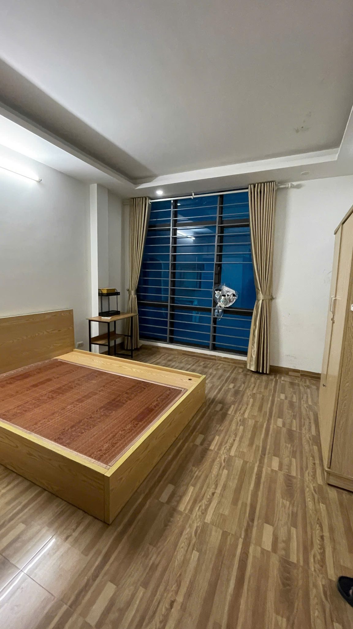 CHO THUÊ PHÒNG KHÉP KÍN – PHÁO ĐÀI LÁNG