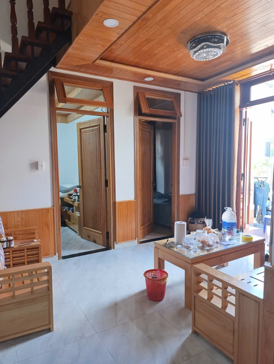 Cho thuê nhà mặt tiền Hoàng Diệu 2 phòng 8 triệu/tháng