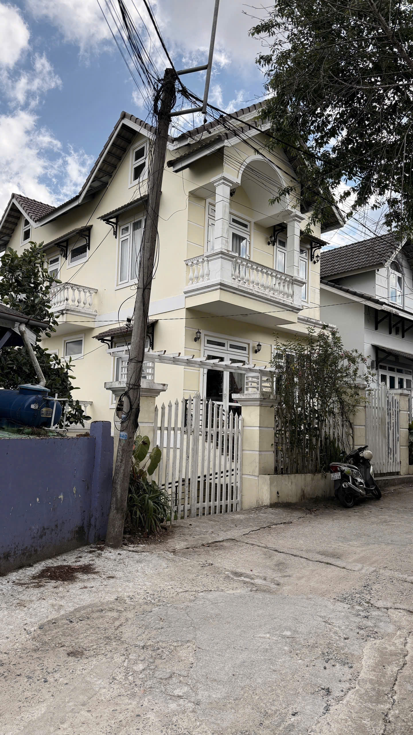BÁN NHÀ TRUNG TÂM ĐÀ LẠT – DIỆN TÍCH HƠN 200M² – CÓ SÂN ĐẬU Ô TÔ – PHÙ HỢP Ở, KINH DOANH HOẶC ĐẦU TƯ