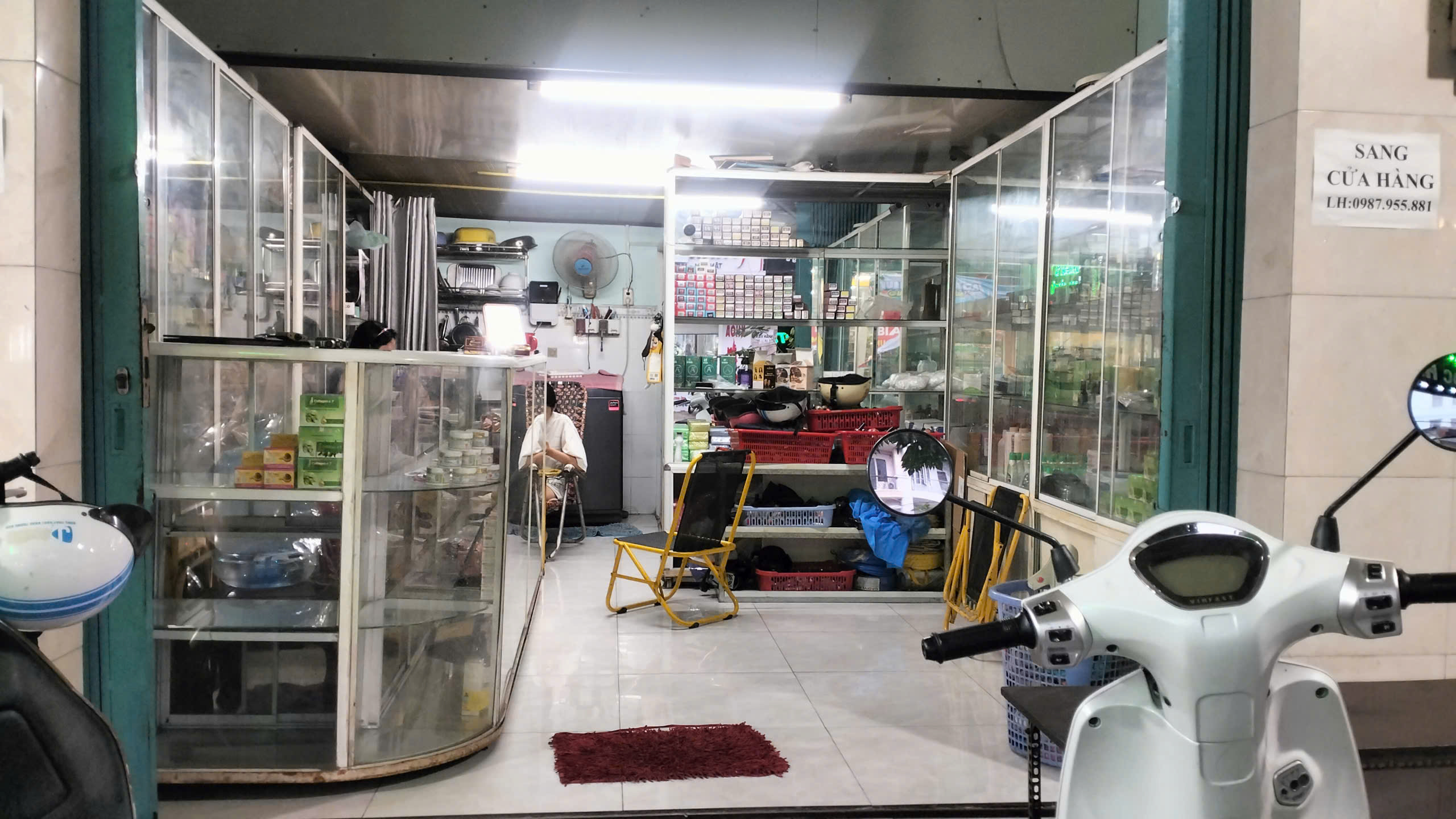 Cần sang cửa hàng mỹ phẩm và phụ liệu tóc đối diện chợ cây Da Sà, Bình Tân, TPHCM. Mặt tiền đường số 6 khu tên lửa