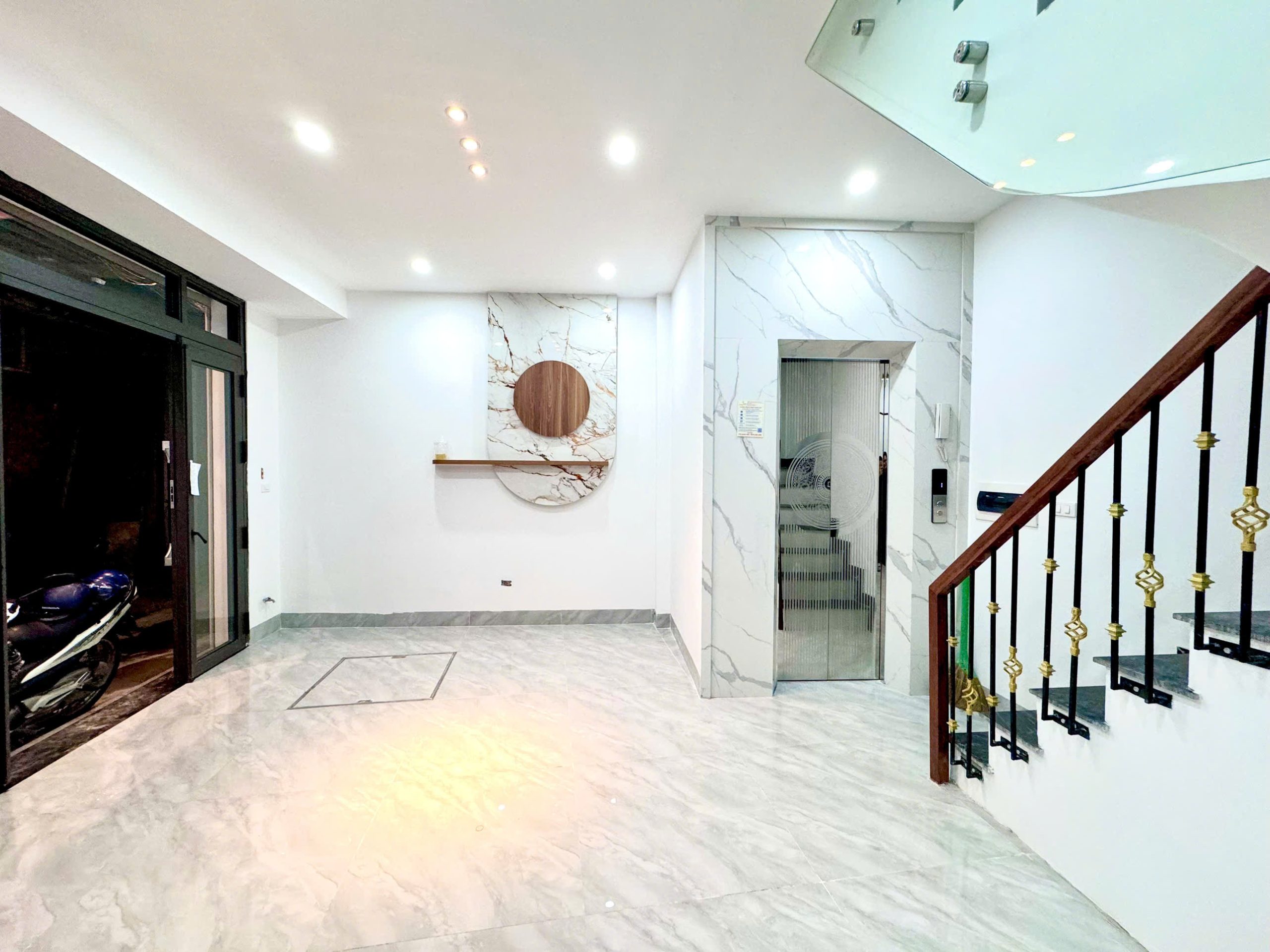 Phân khúc cực hiếm! Nhà xây mới 32m2x6T thang máy - Lô góc - Full nội thất - 20m ra mặt phố Xã Đàn, Đống Đa.