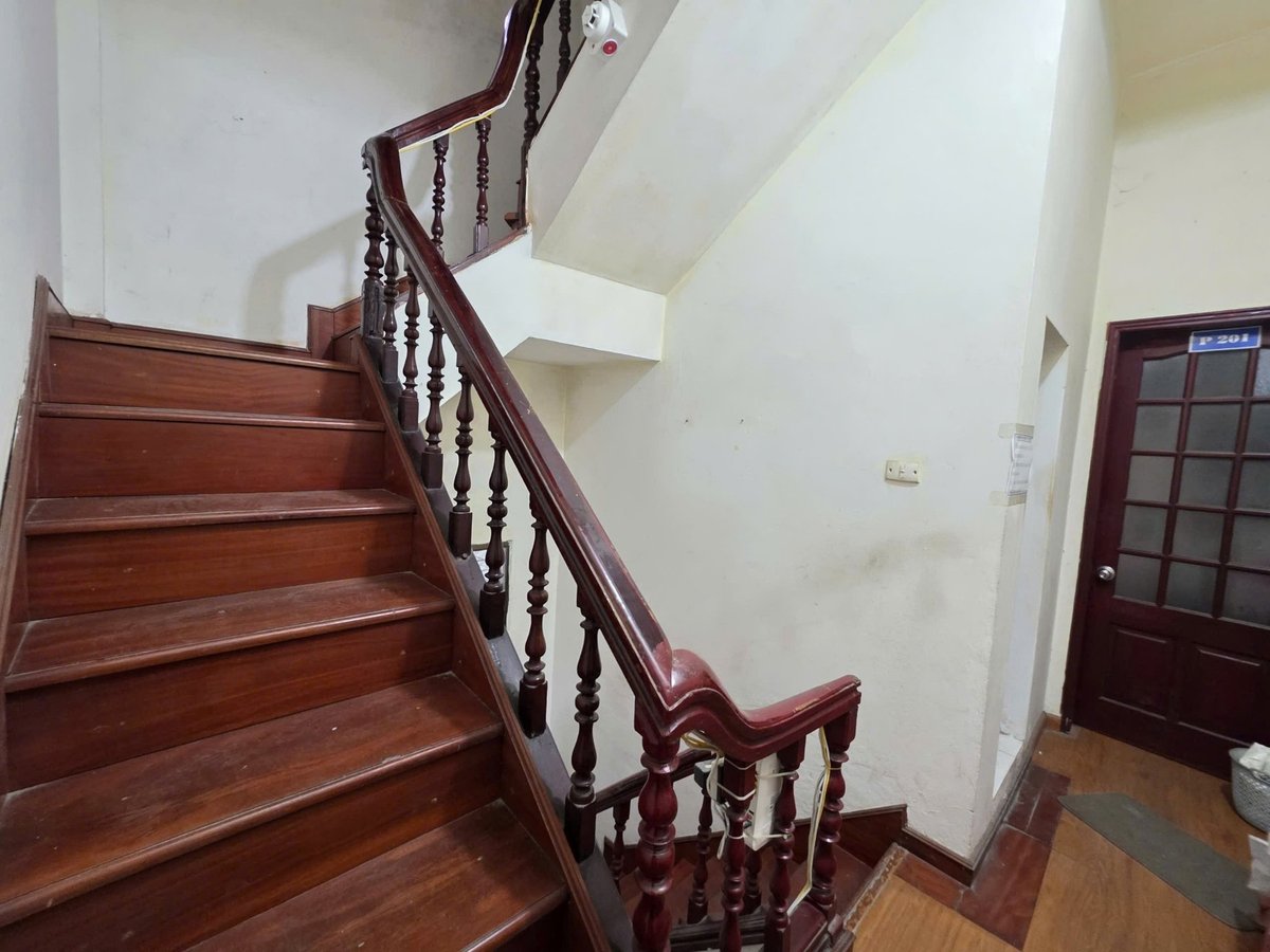 Bán Nhà Nguyễn Văn Huyên. Cầu Giấy. Lô Góc. Ô Tô. DT 52m2. MT 3.7m. 4 Tầng. Giá 17.7 Tỷ