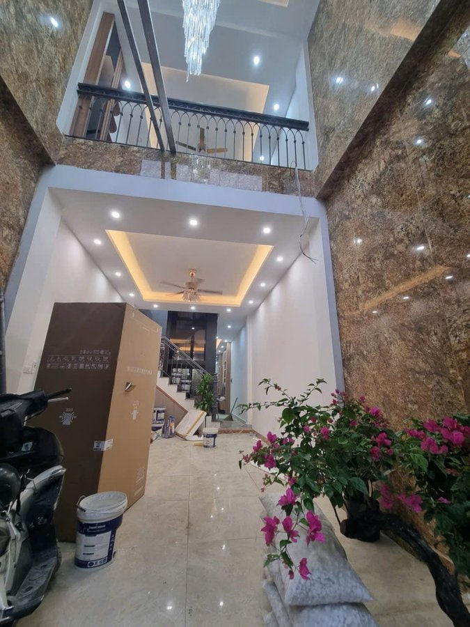 Phân lô Cầu Giấy/Nhà mới sang trọng Gara Oto Thang máy Giá phù hợp