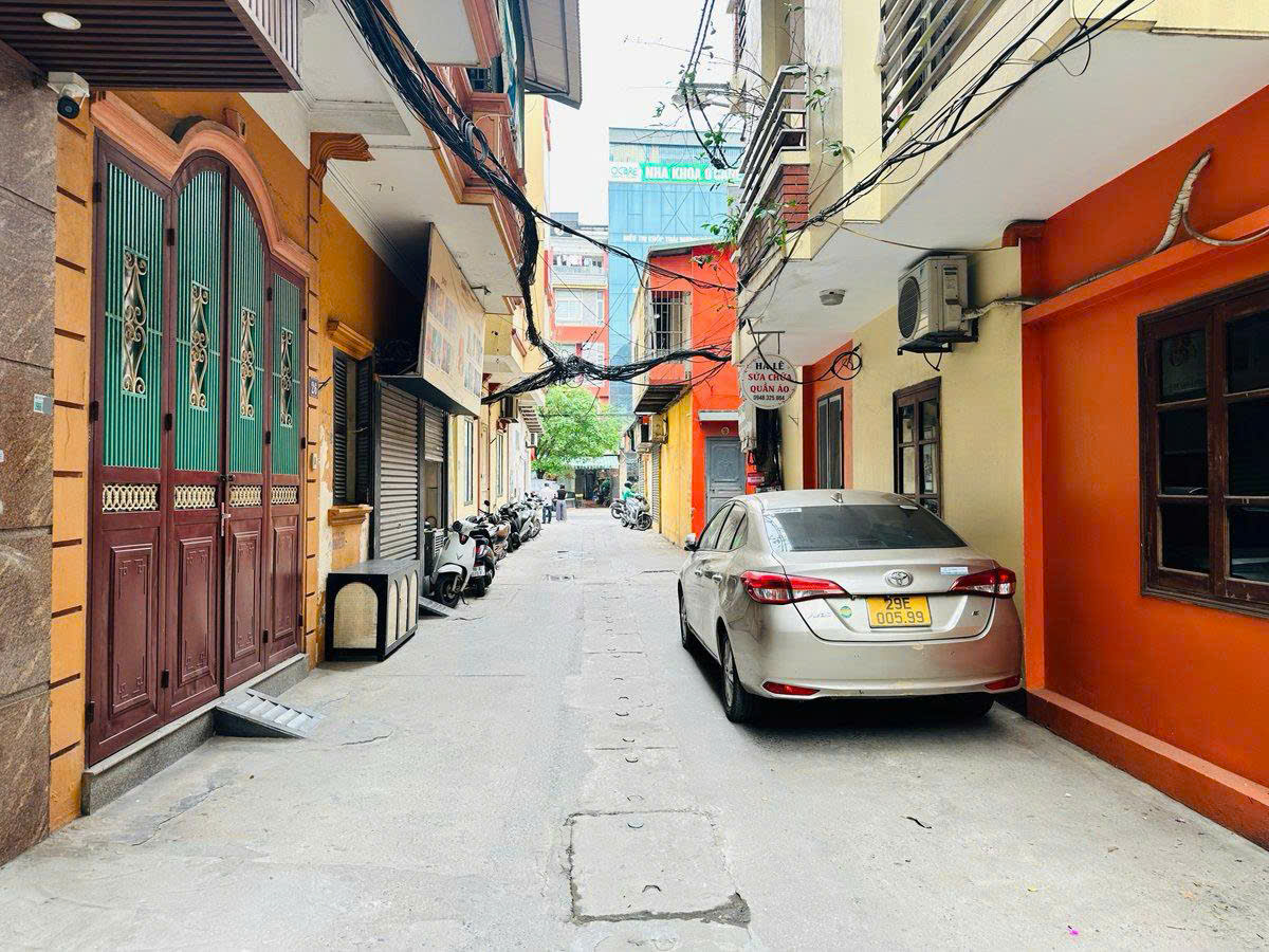 Phân lô VIP Trung Kính - Nhà mới 7 tầng thang máy - Ngõ ô tô tránh - Khu cán bộ dân trí cao