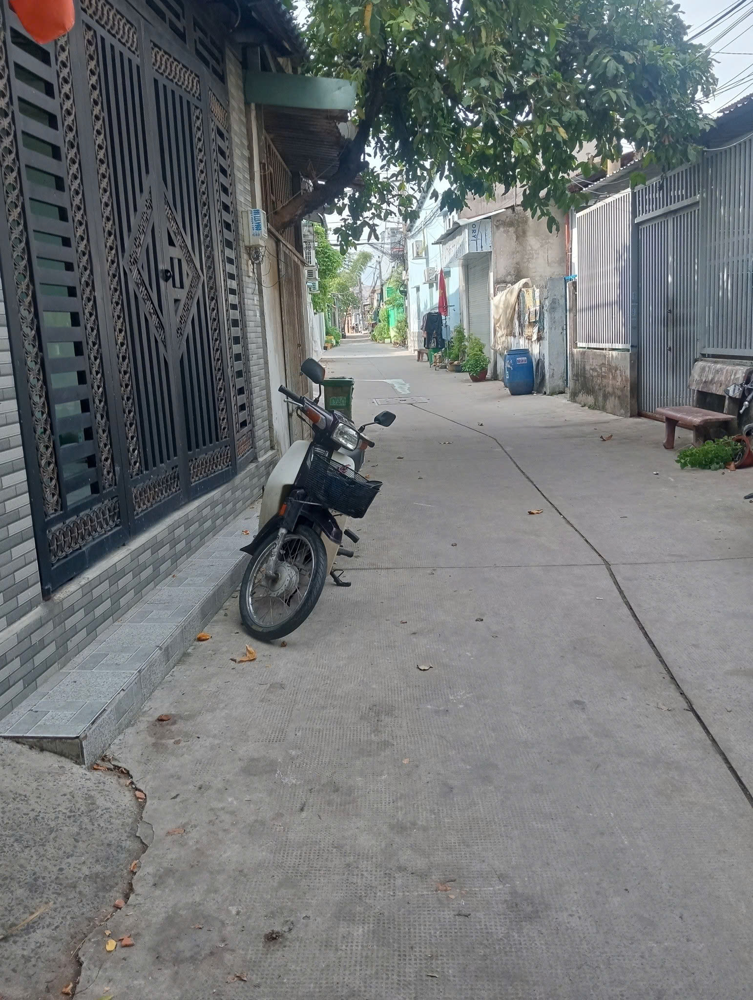 Nhà đẹp Quận 12 - Cách Lê Văn Khương 70m - Hẻm ô tô đậu trước nhà - Gần Metro - Chỉ nhỉnh 4 tỷ