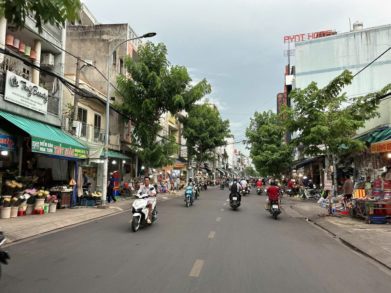 Mặt tiền KD ngay chợ Phạm Văn Bạch 7 tầng ngang 10m 300m2 50PN TN 300tr T.máy chỉ 75 tỷ.
