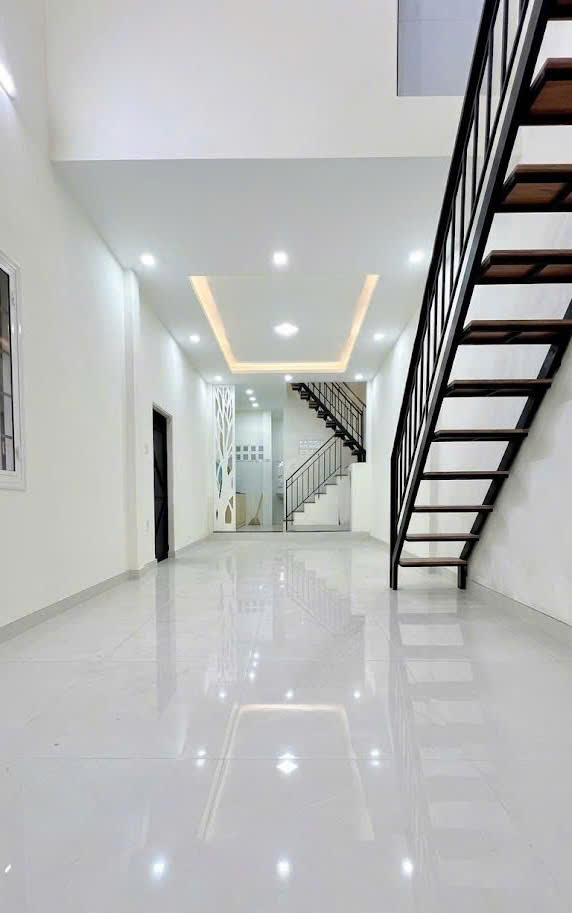 Bán nhà mới Lý Chính Thắng, QUẬN 3, DT 57 m2, giá 7.5 tỷ