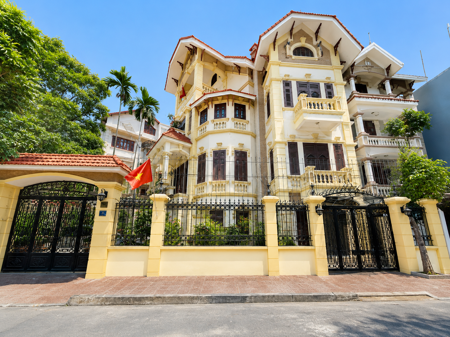 BÁN BIỆT THỰ KĐT ĐẠI KIM. 210M2 - 4 TẦNG. LÔ GÓC. GẦN HỒ LINH ĐÀM.