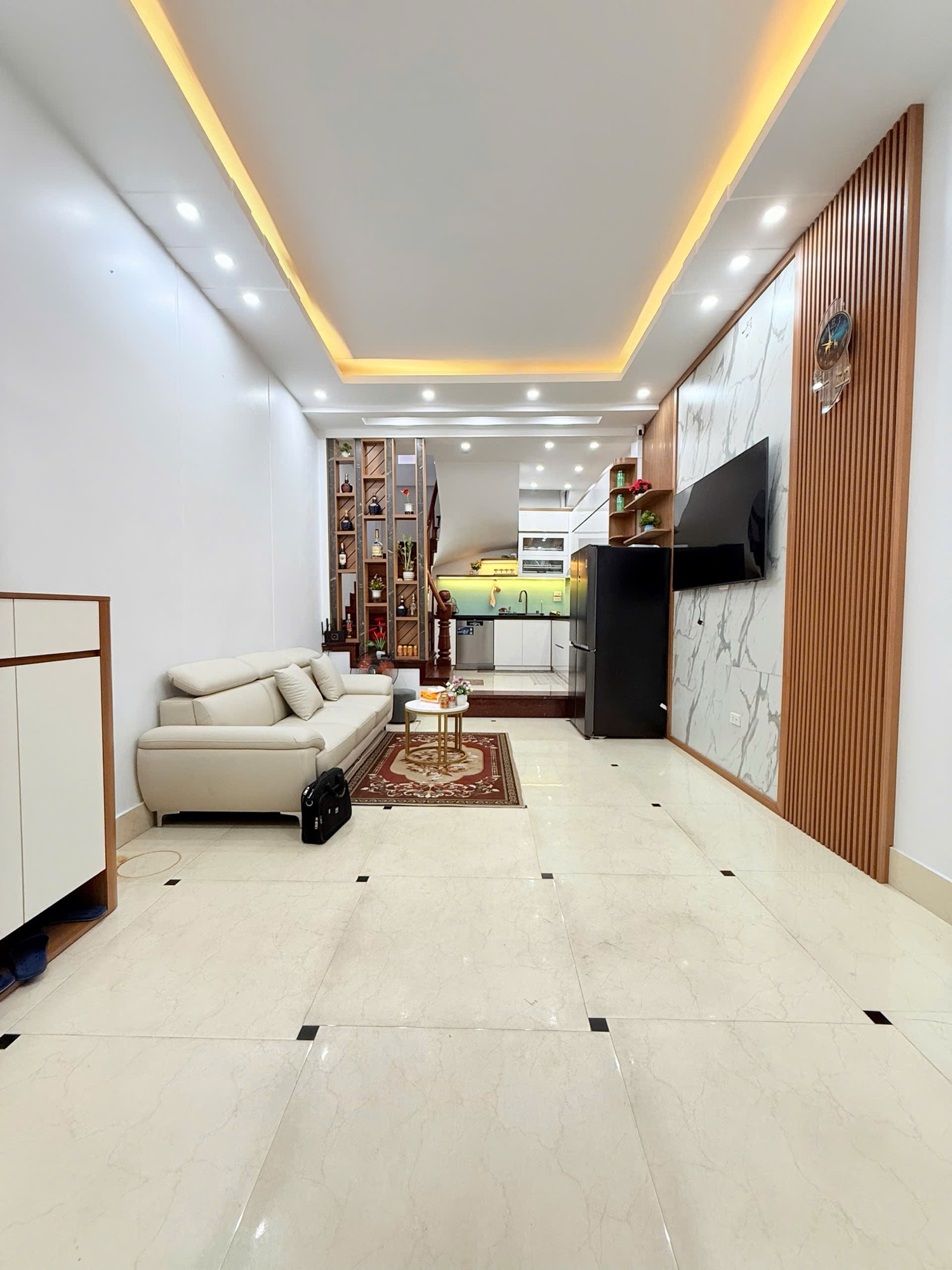 Bán nhà Quan Hoa-Cầu Giấy, Ngõ thông-cực gần phố, Gia thông thuận tiện. MT 3m8x5T giá chỉ 13.8 tỷ