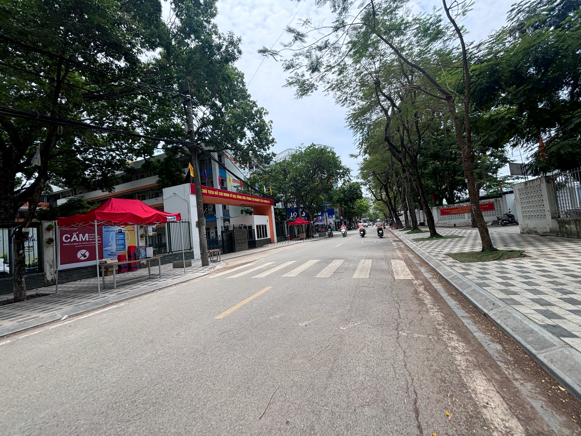 BÁN ĐẤT TÂY HỒ GIÁ TỐT – MẶT TIỀN 6M HIẾM CÓ Tây Hồ, Hà Nội Diện tích: 55m² Mặt tiền: 6m cực đẹp Giá chỉ: 8,3 tỷ Cơ hội sở hữu mảnh đất Tây Hồ