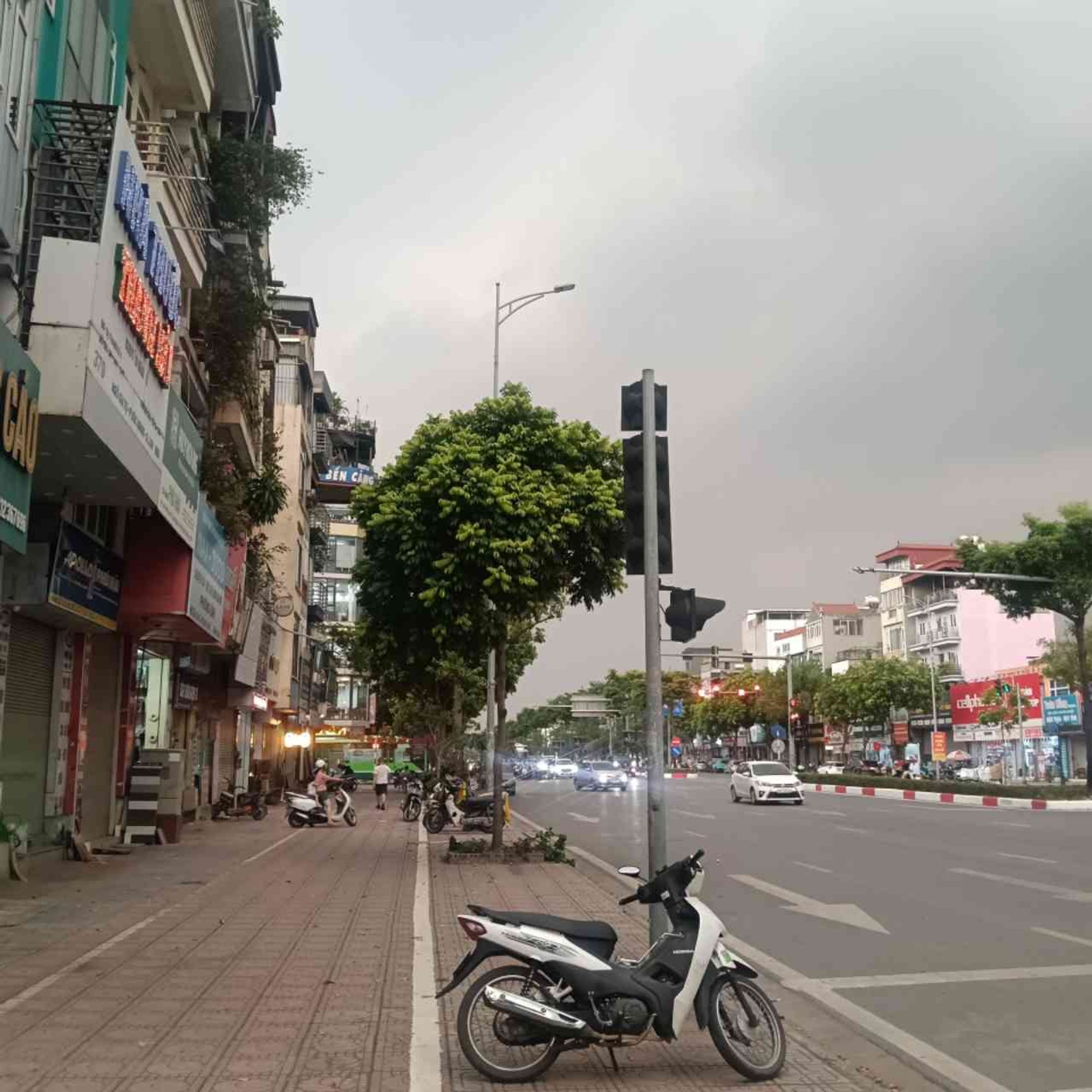 BÁN ĐẤT MẶT PHỐ NGÔ GIA TỰ, LONG BIÊN 100M2- MT 6M- GIÁ TỐT 33.X TỶ