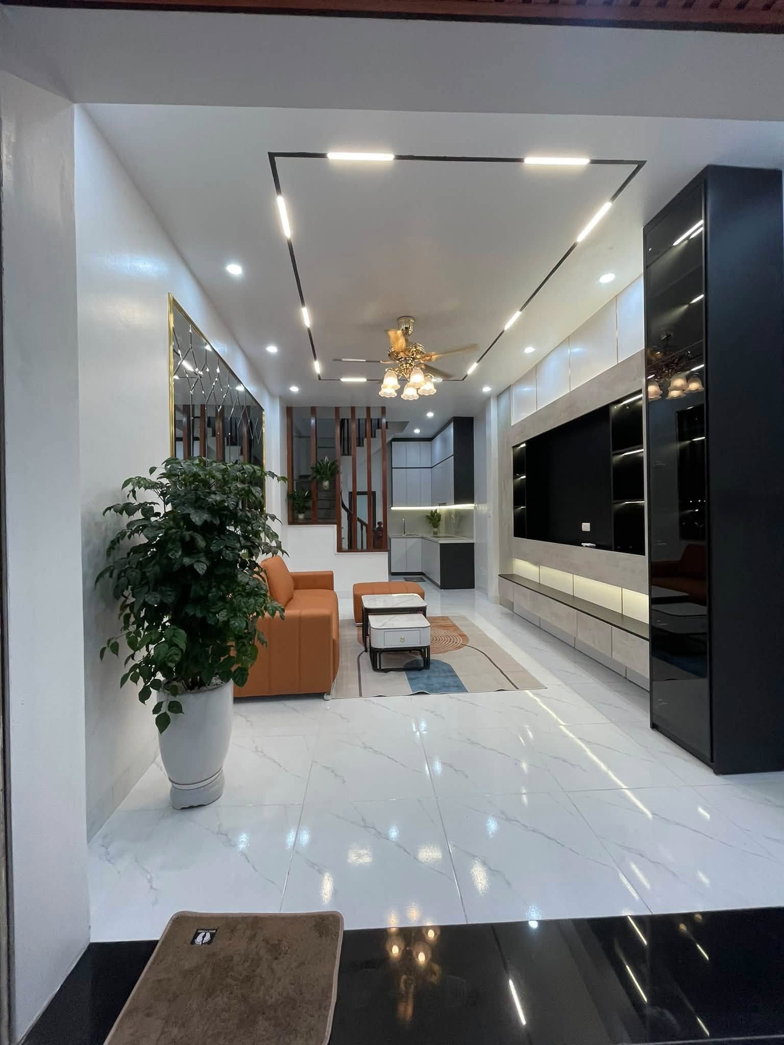 (Chính chủ) bán nhà mặt phố Hàng Gà, 4 tầng, mặt tiền 4.15m, 55m2, 55 tỉ, kinh doanh đỉnh