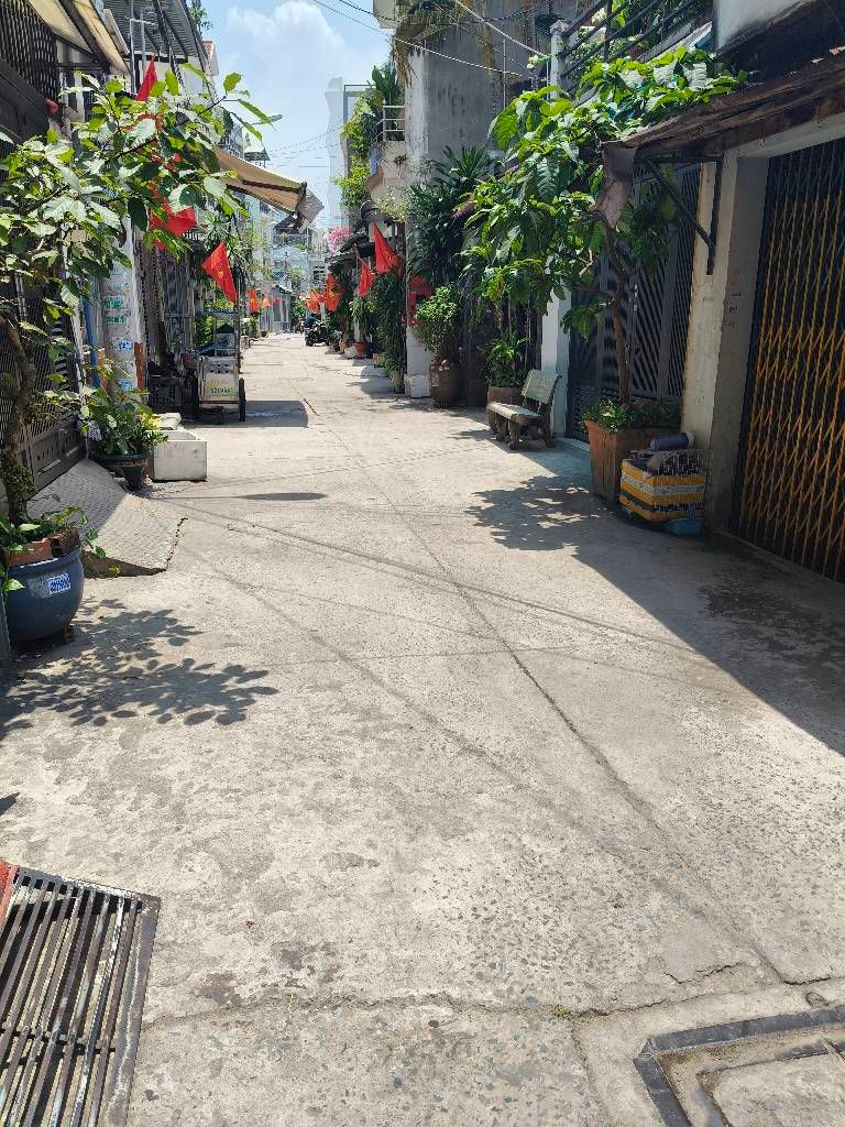 Bán nhà Đông Hưng Thuận 17, Q.12. DT 196m2, 8PN, Sổ Hồng. Giá 12 Tỷ.