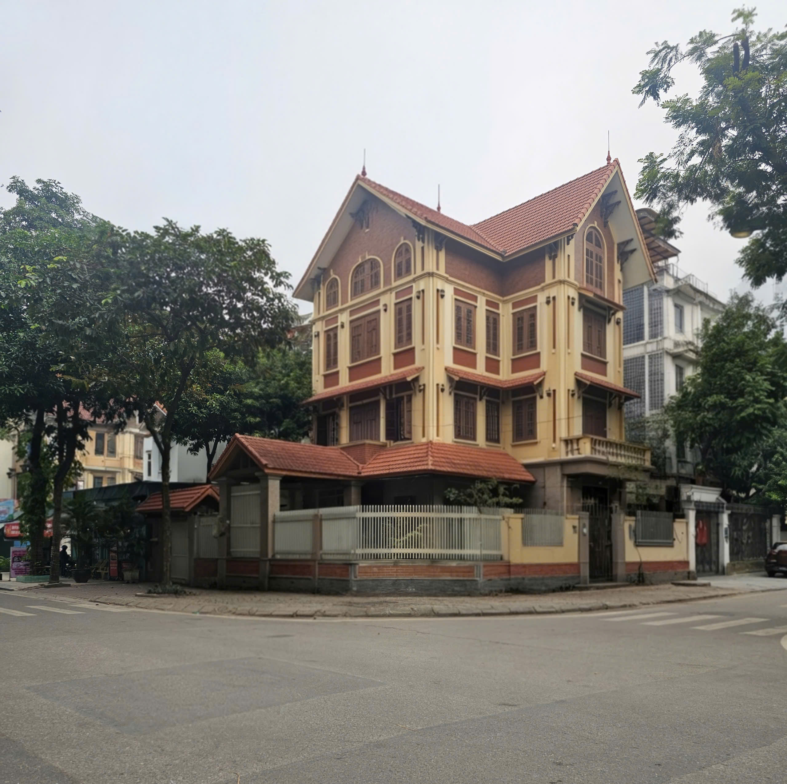 Cho thuê nhà, Nguyễn Khánh Toàn, Nguyễn Văn Huyên; 125m2* 4T -36 tr