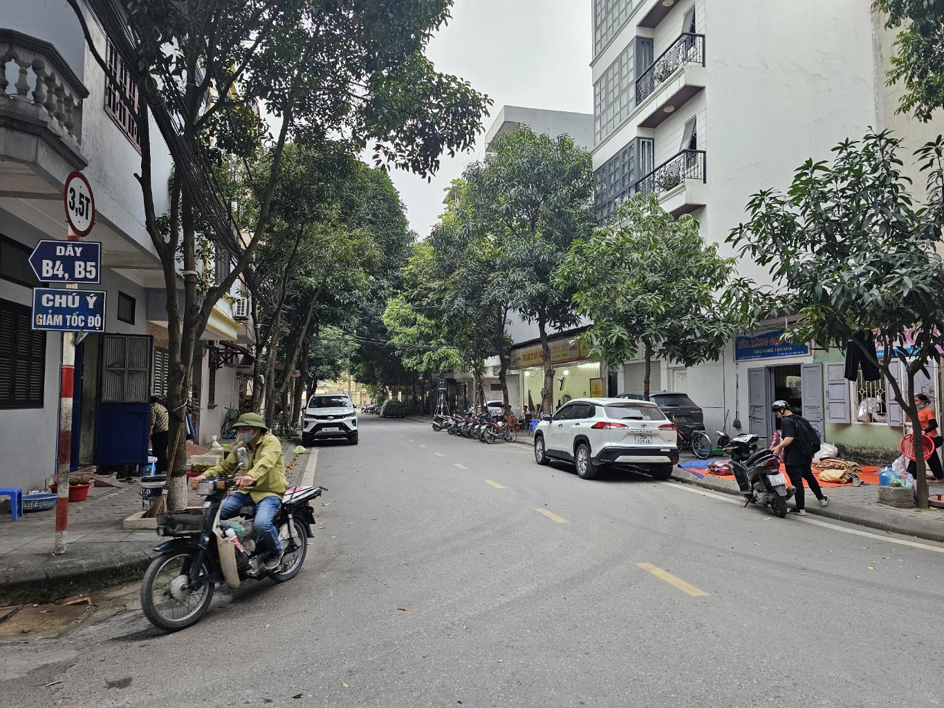 BÁN NHÀ PHÚC ĐỒNG 50M2- THANG MÁY- GARA Ô TÔ- Ở SƯỚNG – 17.x Tỷ