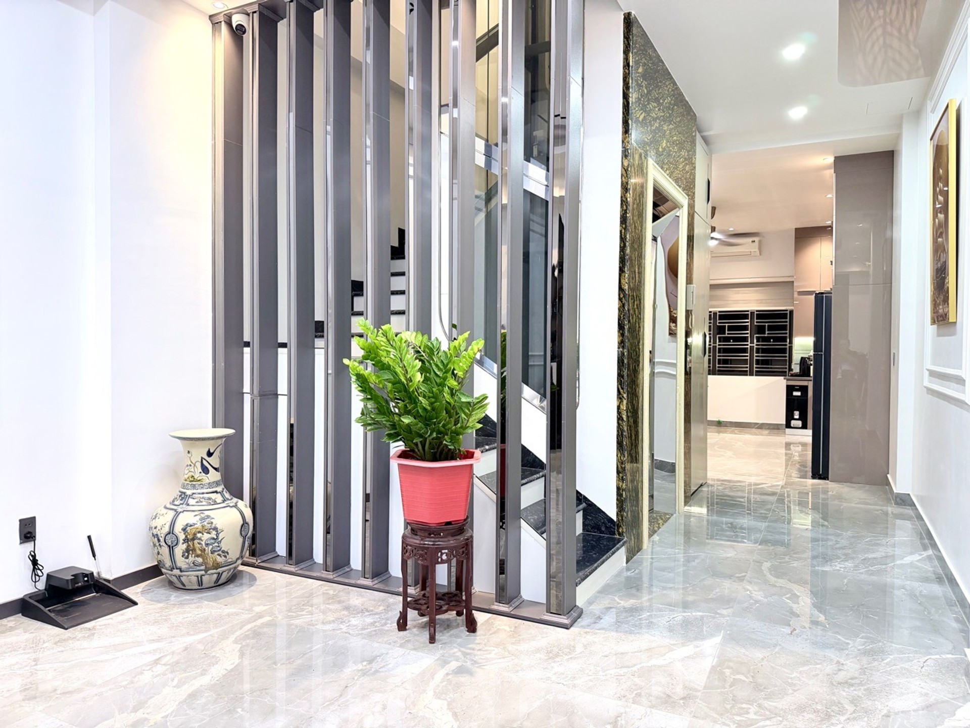 Nhà đẹp tuyến 3 Lê Hồng Phong – Nhà mới, thang máy, full nội thất nhập khẩu Châu Âu.