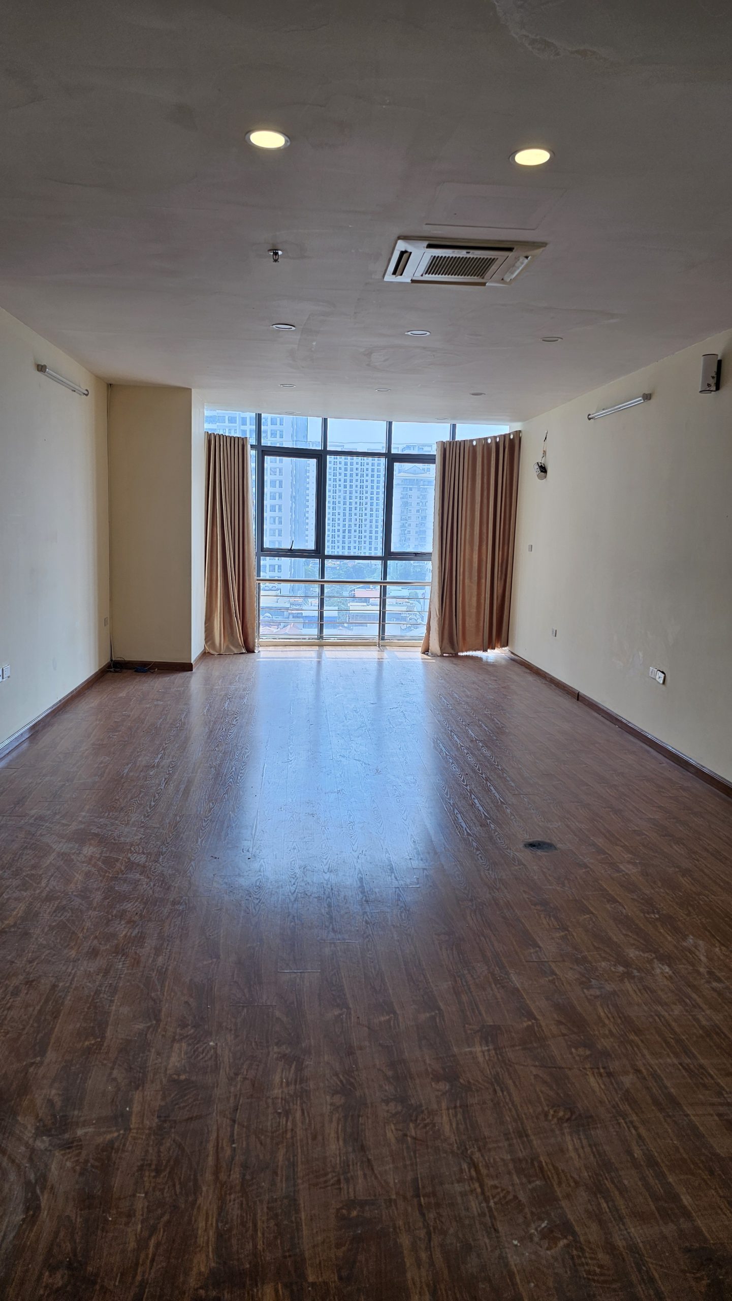 CHÍNH CHỦ CHO THUÊ CĂN HỘ CAO CẤP COMATCE TOWER – 145M² – Ở HOẶC LÀM VĂN PHÒNG – VÀO NGAY