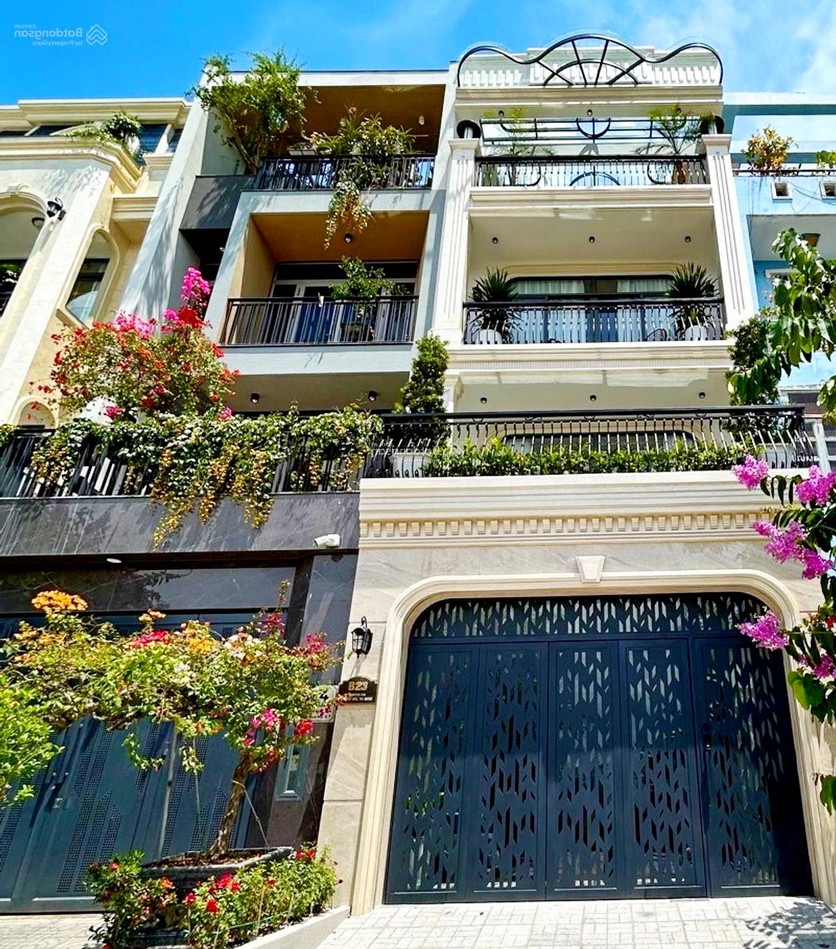 Bán nhà mặt tiền hiếm 4 tầng đường Bông Sao đối diện công viên tặng nội thất 5 tỷ