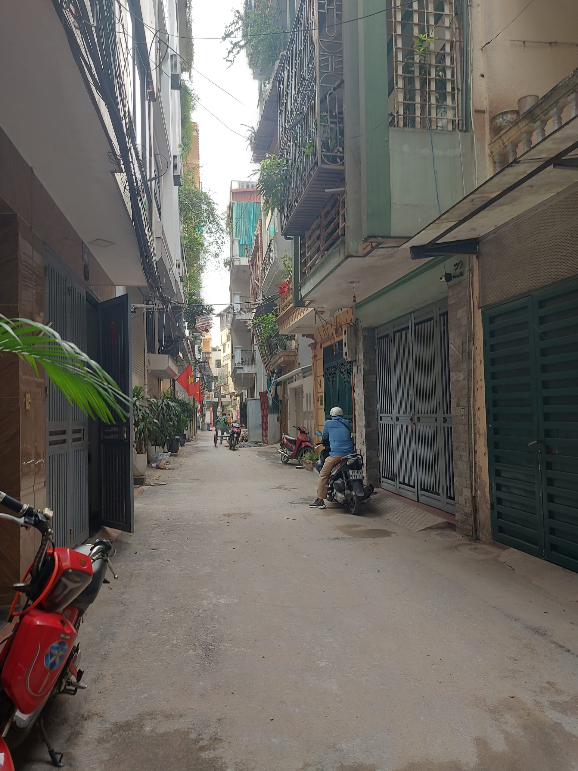 BÁN NHÀ HOÀNG HOA THÁM - BA ĐÌNH - NGÕ Ô TÔ , 10M RA Ô TÔ TRÁNH KINH DOANH - 2 THOÁNG - GIÁ 18.3 TỶ ,,