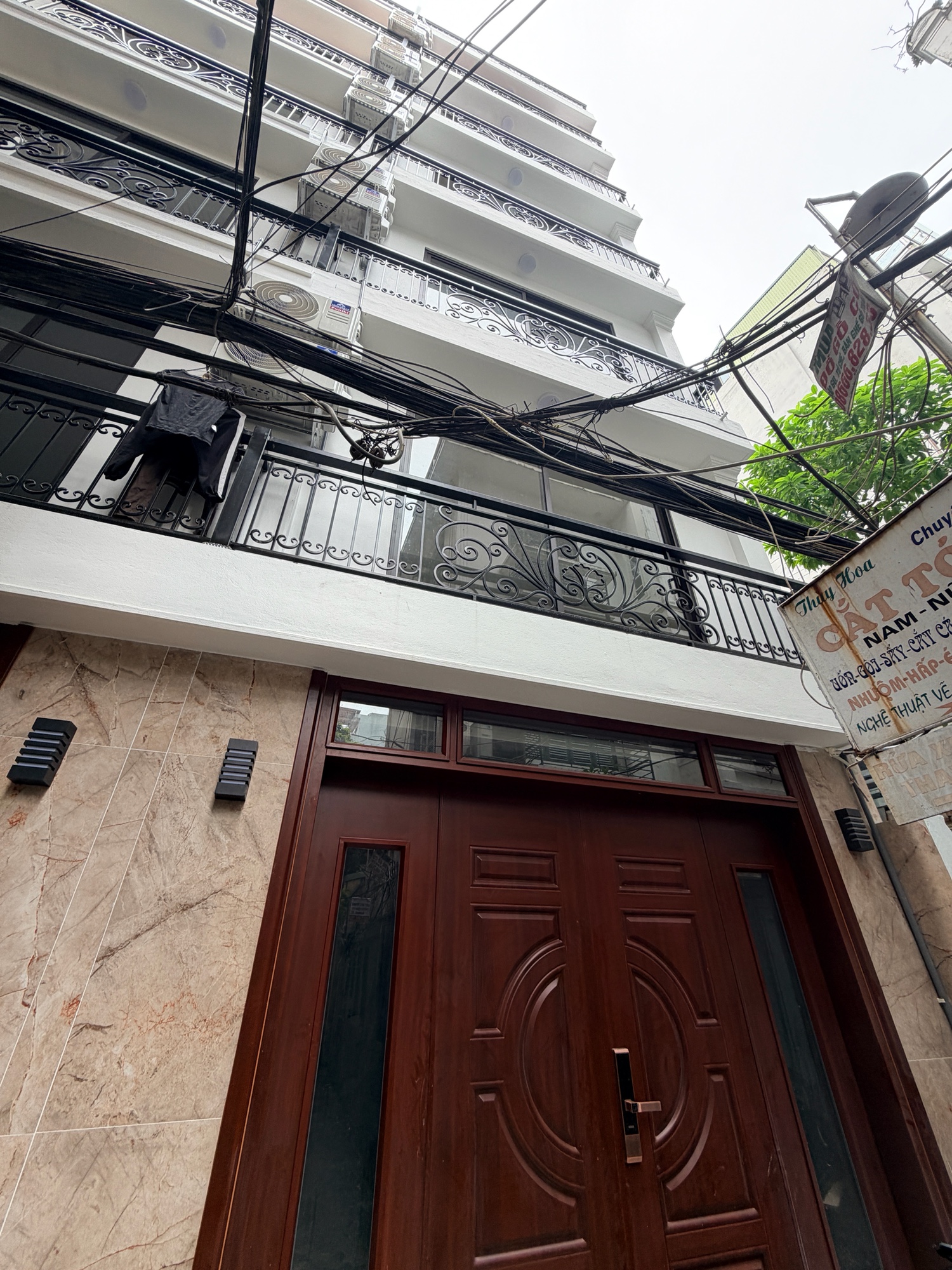 BÁN NHÀ 7 TẦNG THANG MÁY - SÁT HỒ TÂY - Ở SƯỚNG - CHO TÂY THUÊ HOMESTAY CHÁY PHÒNG
