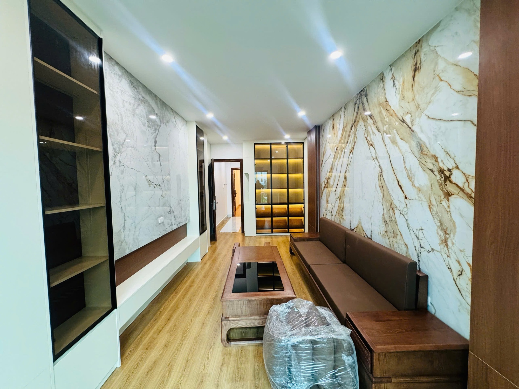 BÁN NHÀ VIP BA ĐÌNH-PHỐ GIẢNG VÕ-SIÊU HIẾM-5 TẦNG THANG MÁY-VIEW KHÁCH SẠN THOÁNG VĨNH VIỄN-NGÕ 3 GÁC TRÁNH THẲNG TẮP MẶT PHỐ