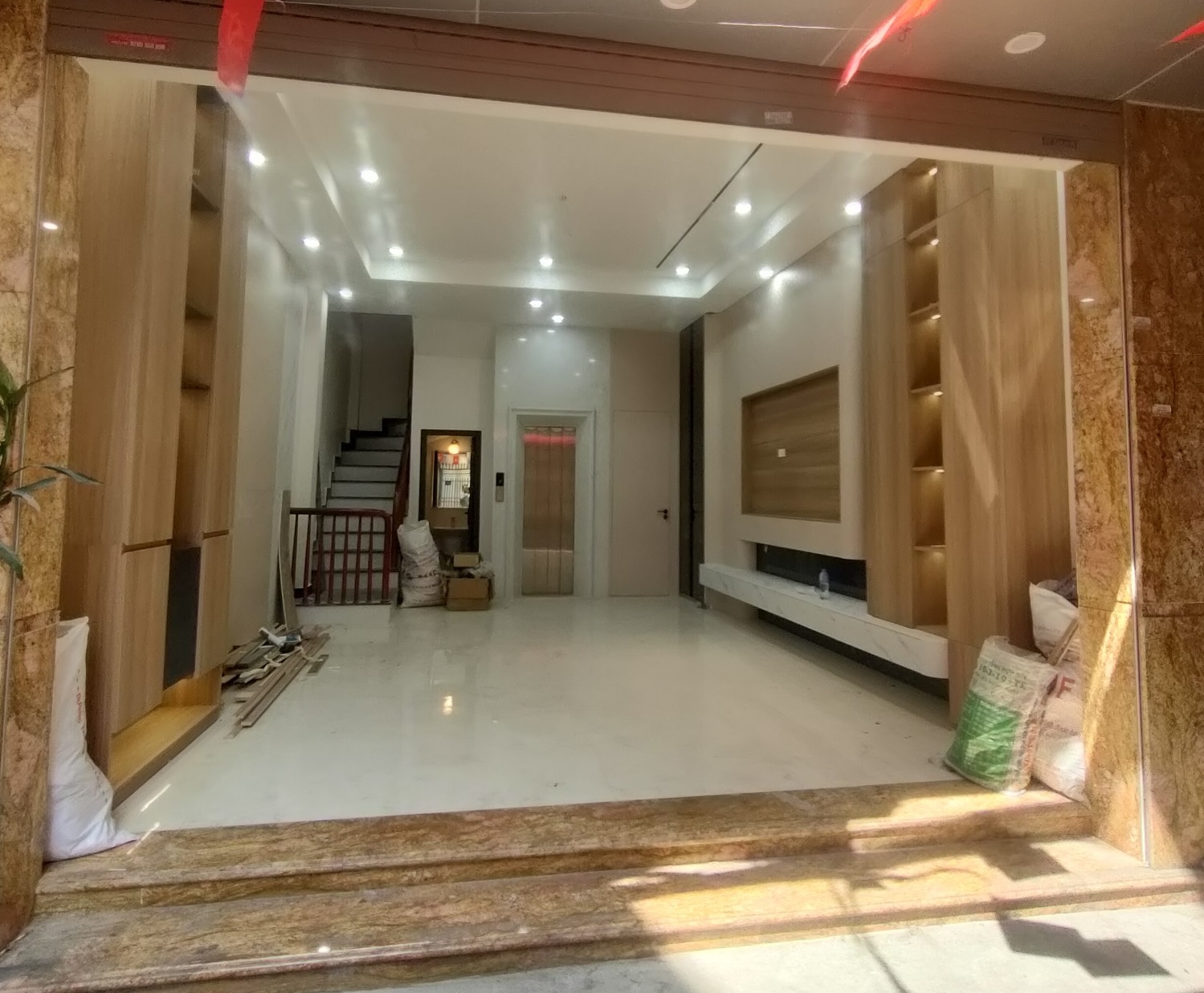 BÁN NHÀ 6 TẦNG THANG MÁY-ĐẸP LONG LANH-NGÕ TO 3.5 - NGÕ THÔNG-KINH DOANH-30M RA MẶT PHỐ TÔN ĐỨC THẮNG-NHÀ CẦN THANH KHOẢN NHANH - GIÁ ĐIỀU CHỈNH 30%