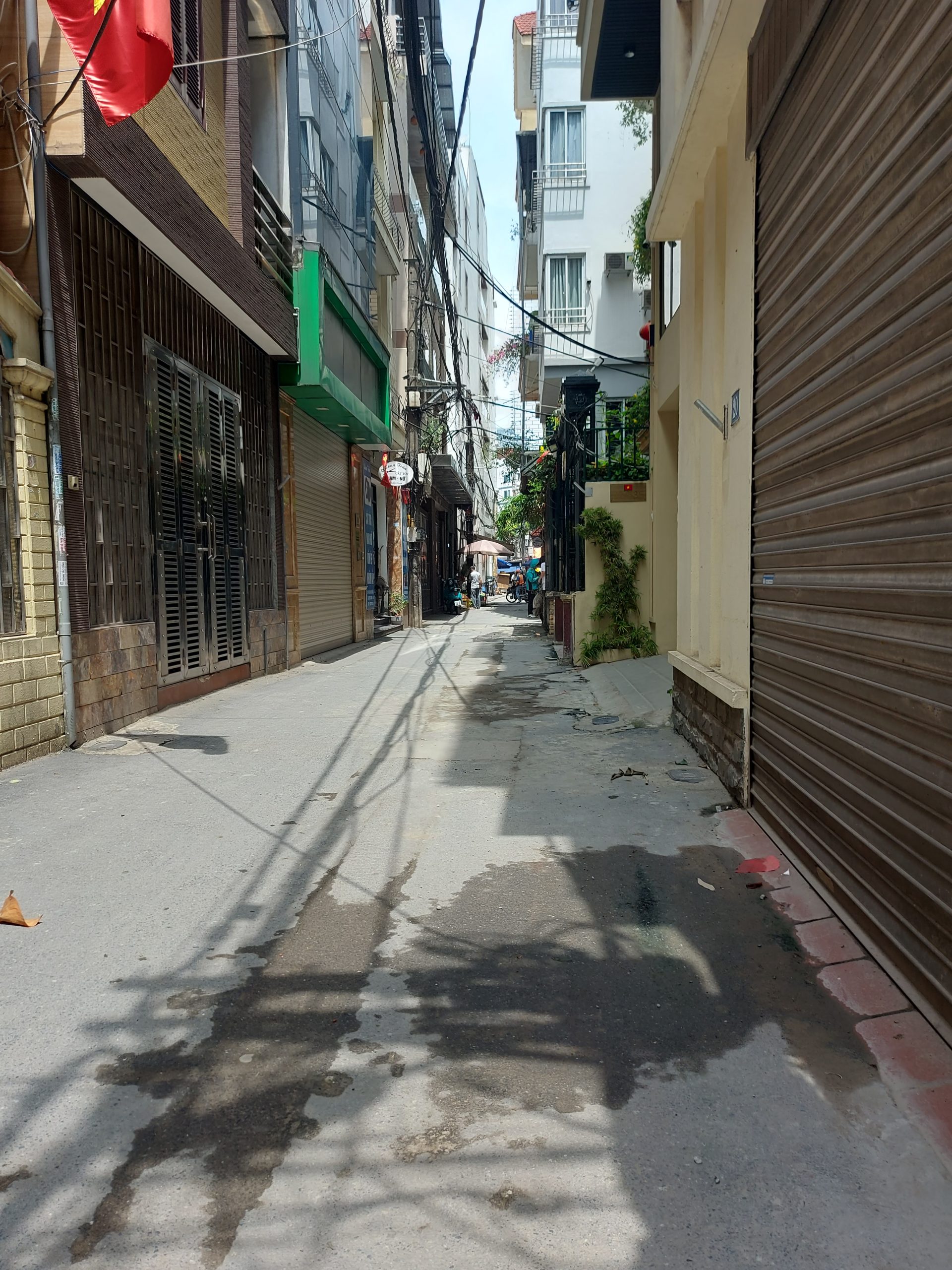 ĐỘI CẤN BA ĐÌNH - NHÀ MỚI ĐẸP - Ô TÔ QUA - KD NHỎ - MẶT TIỀN RỘNG - SỔ PHÂN LÔ - GIÁ 14. 6 TỶ ,,
