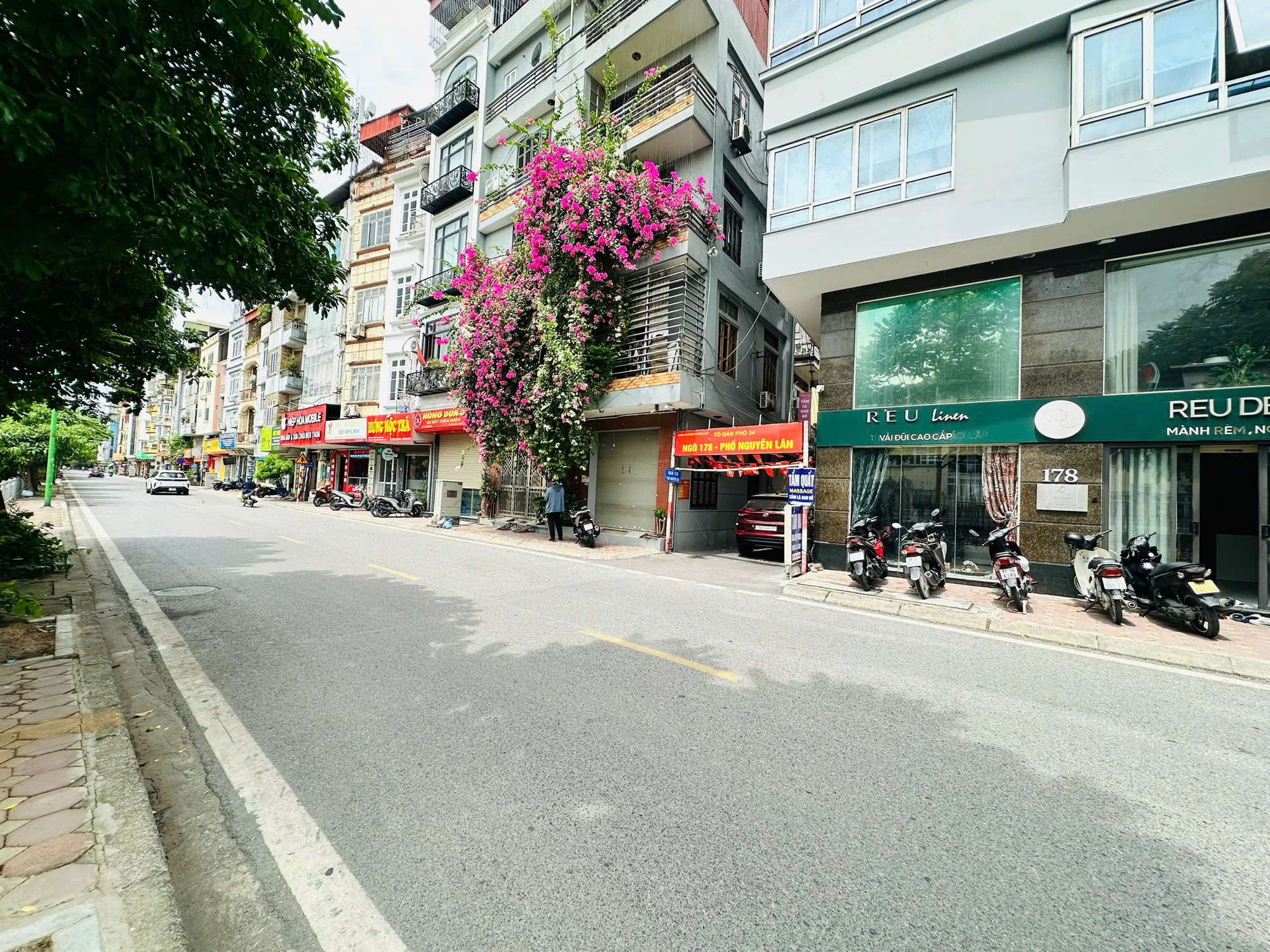 BÁN NHÀ HIẾM - MẶT PHỐ - KINH DOANH- VỈA HÈ RỘNG - LÔ GÓC 2 THOÁNG - VIEW SÔNG MÁT MẺ - BAY NHANH