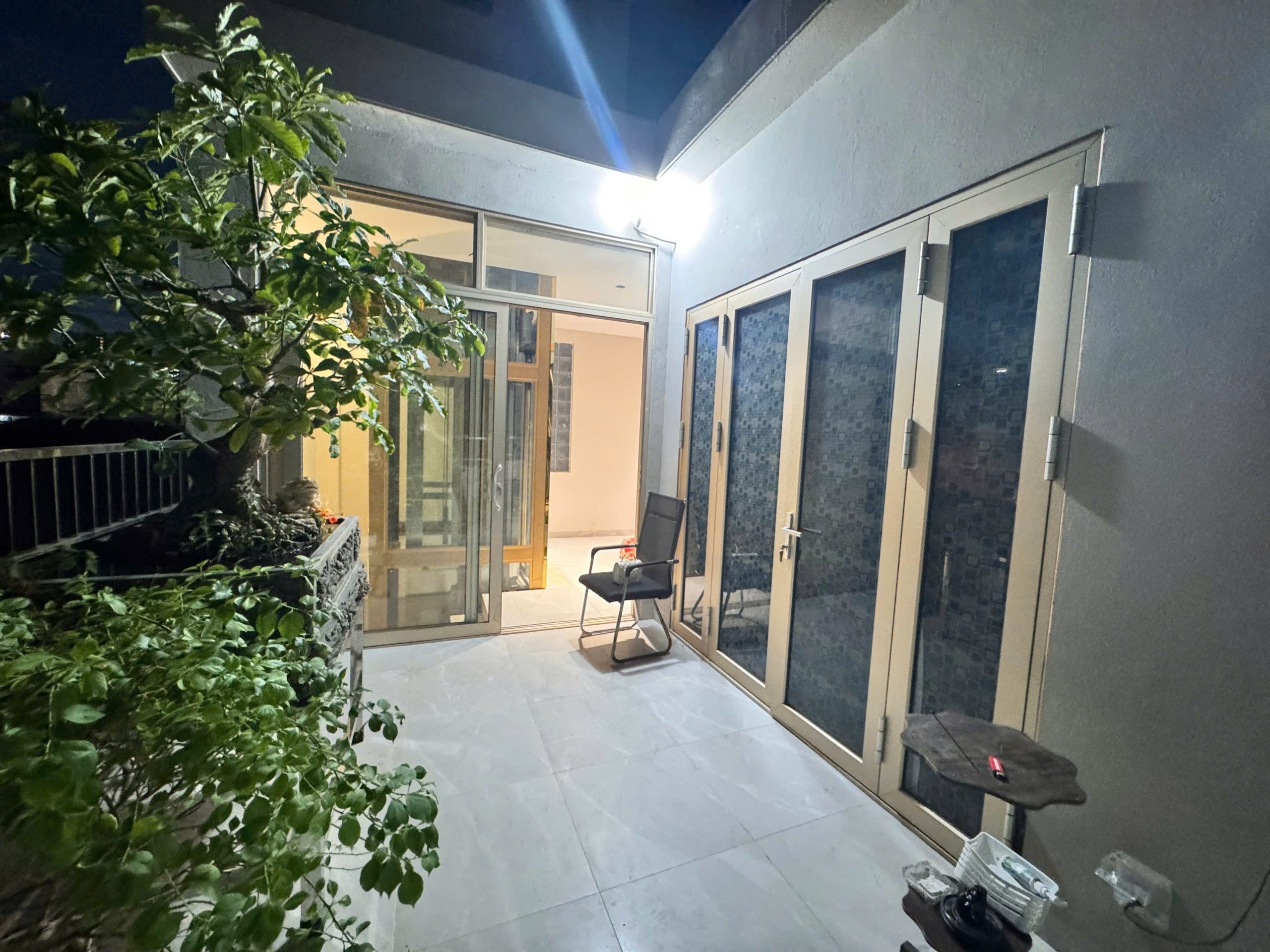 BÁN NHÀ ĐẸP CHỦ TỰ TAY XÂY DỰNG-TRUNG TÂM NGOẠI GIAO HÀ NỘI - XEM LÀ MÊ