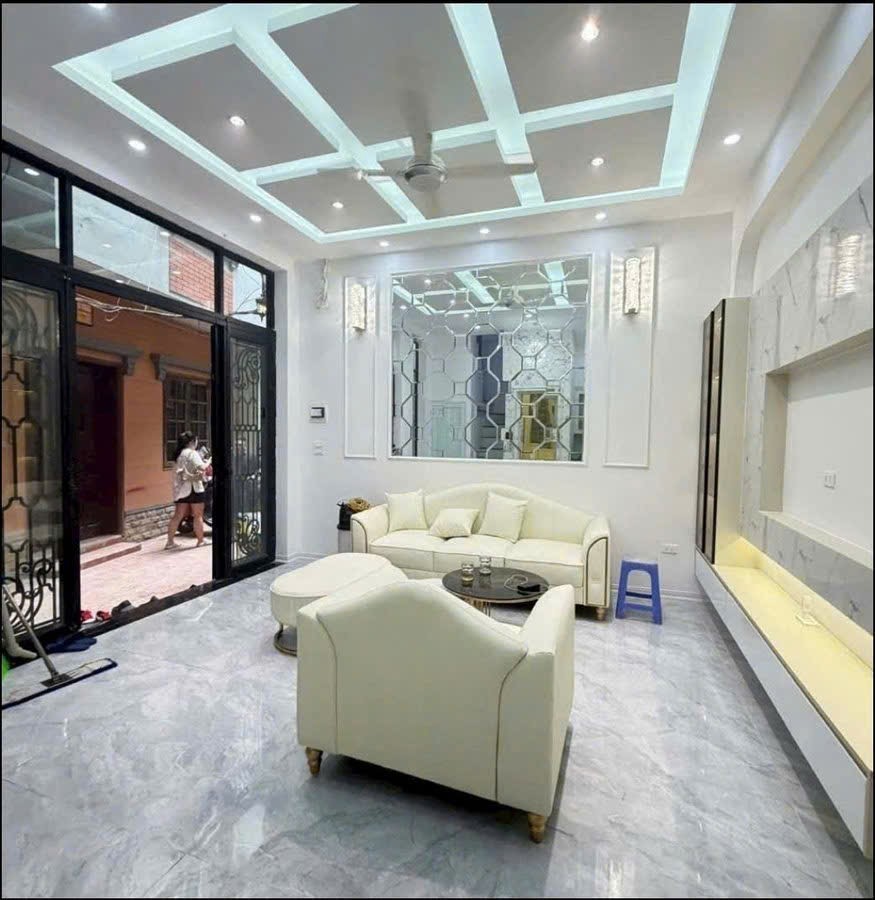 NHÀ MỚI ĐẸP - VÀO Ở LUÔN. THANG MÁY/FULL NỘI THẤT-PHỐ ĐÊ LA THÀNH SẮP HOÀN THIỆN ĐẸP NHẤT HÀ THÀNH