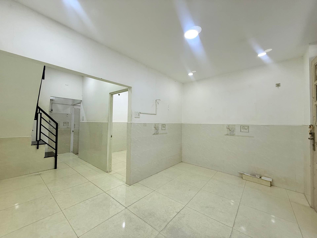 H2410 CHỦ NGỢP XIẾT NỢ, BÁN LỖ HƠN GIÁ ĐỀN BÙ!