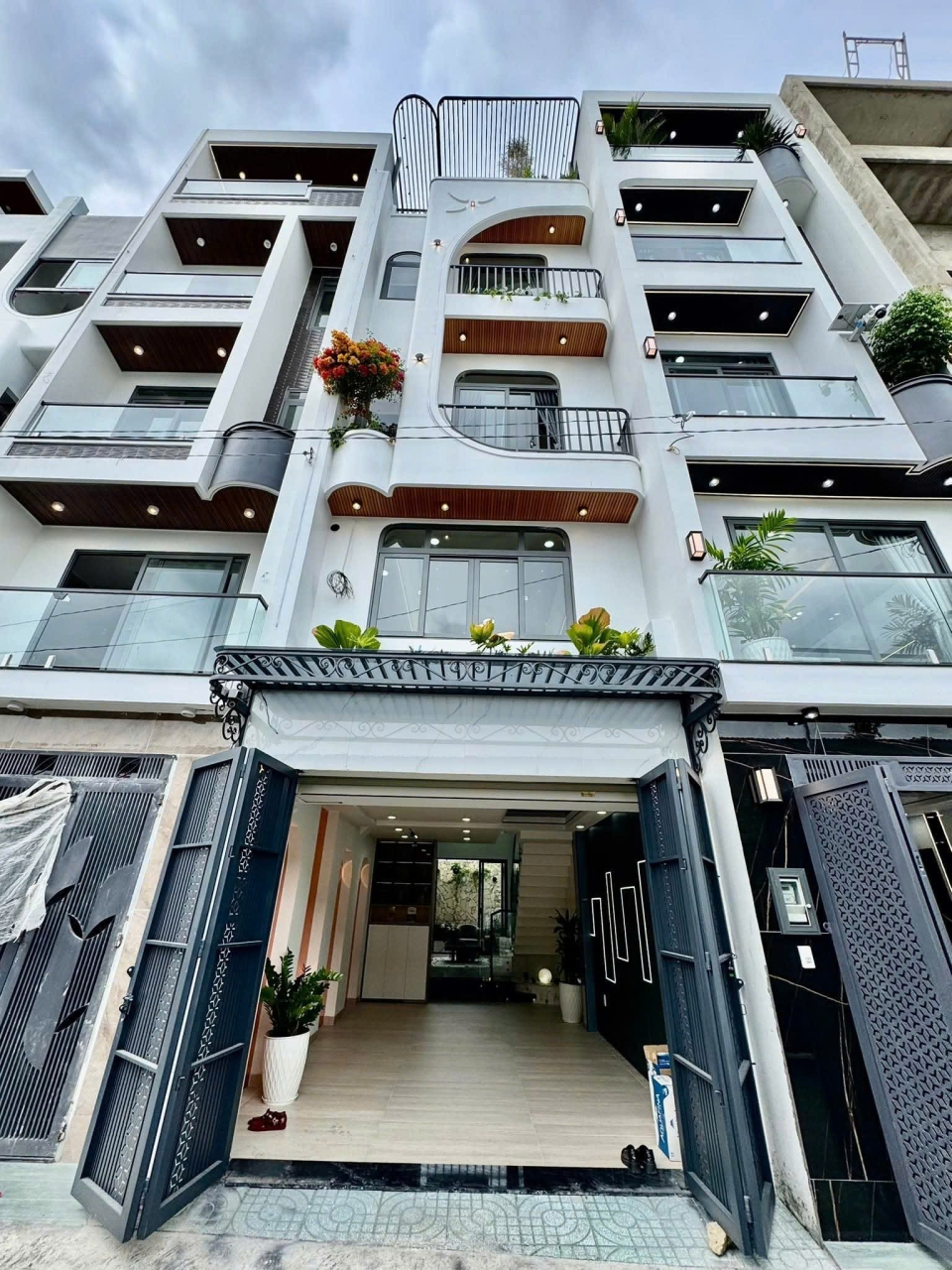 [H2506*] Nhà mới 5 tầng sát chợ Thạnh Xuân, HXH né nhau, giá 6.x tỷ