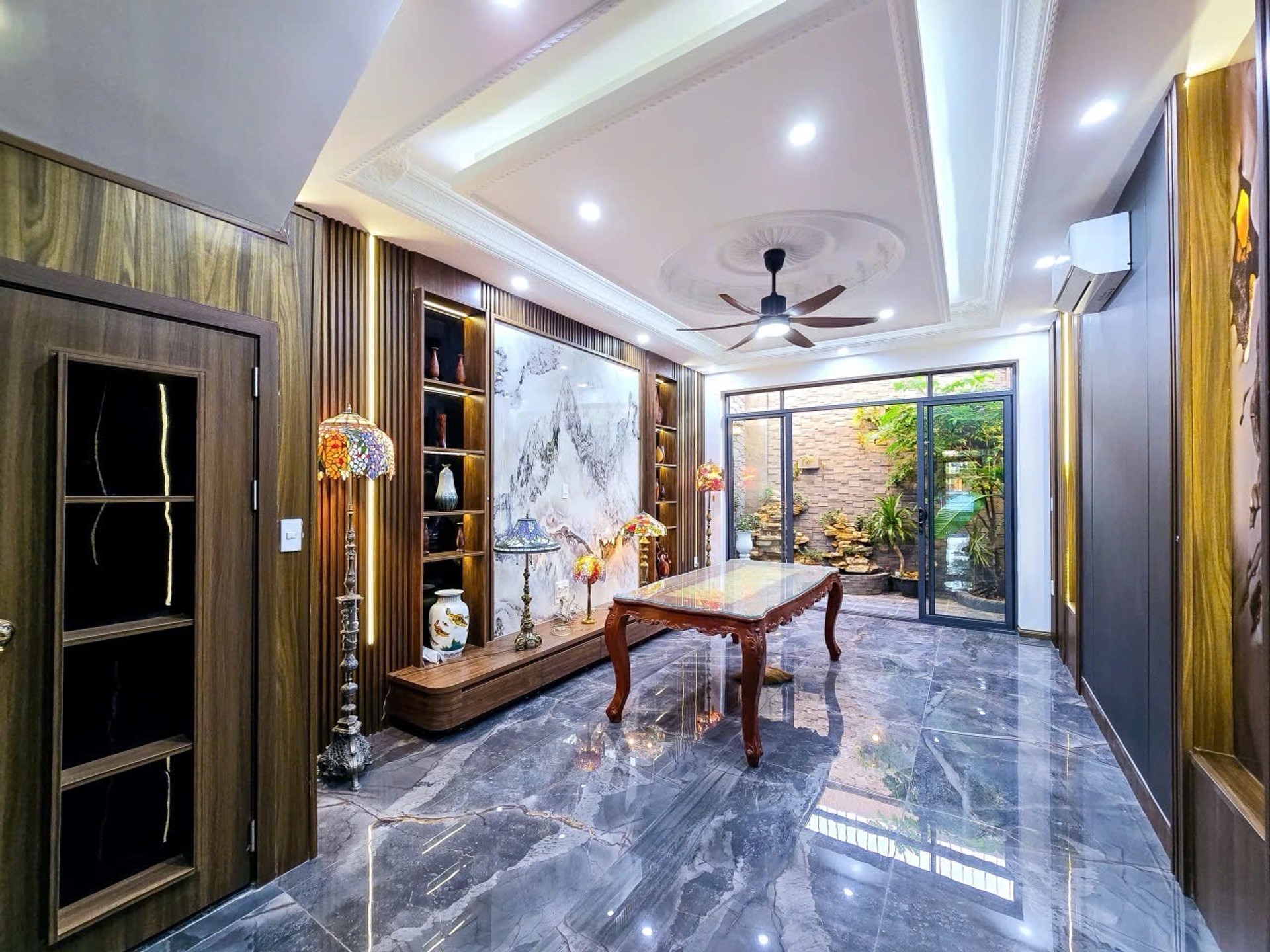 ◆ Mặt đường Nguyễn Cộng Hòa - Nhà độc lập 5,5 tầng thang máy - full nội thất