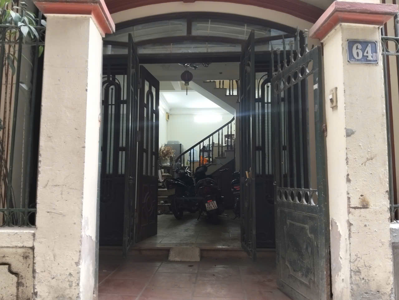 CHO THUÊ NHÀ NGUYÊN CĂN TRẦN DUY HƯNG - CẦU GIẤY - NGÕ RỘNG Ô TÔ ĐỖ CỬA