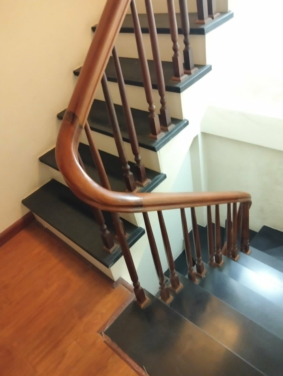 Bán nhà giáp nhị 5 tầng dân xây ở ngay ngõ thông kinh doanh hoàng mai