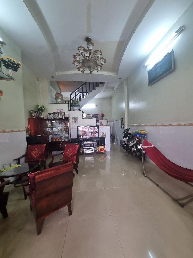 Bán nhanh nhà Đông hưng thuân q12 3 tầng nhỉnh 3 tỷ shr