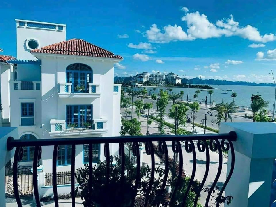 Độc quyền hoa hậu tứ lập gần 200m2 giá 20. X tỷ. Giá rẻ hơn thị trường 3 tỷ