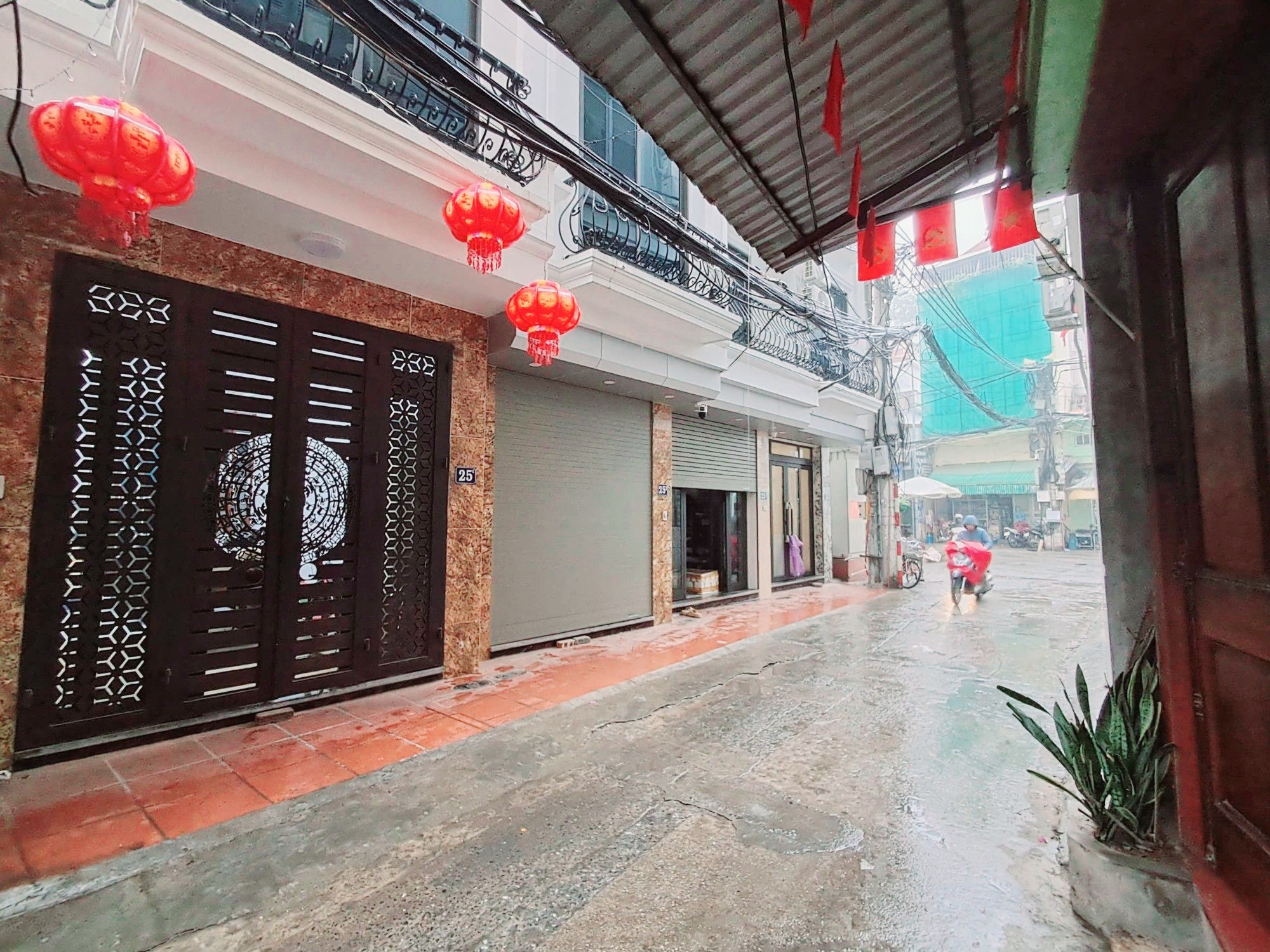 LÊ DUẨN - ĐỐNG ĐA - NHÀ MỚI ĐẸP 100% - MẶT TIỀN RỘNG - THANG MÁY - Ô TÔ ĐỖ CỬA - GẦN PHỐ - NGÕ THÔNG RỘNG THOÁNG - 70 M² NHỈNH 23 TỈ ,,