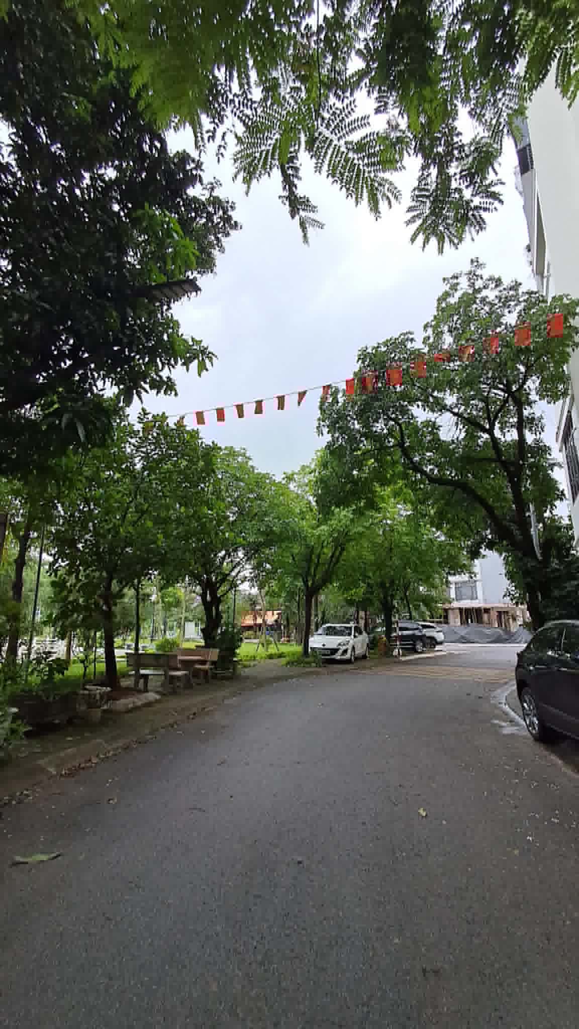 BÁN ĐẤT VIỆT HƯNG 50M2, MẶT HỒ, LÔ GÓC, Ô TÔ TRÁNH- NHỈNH 10 TỶ