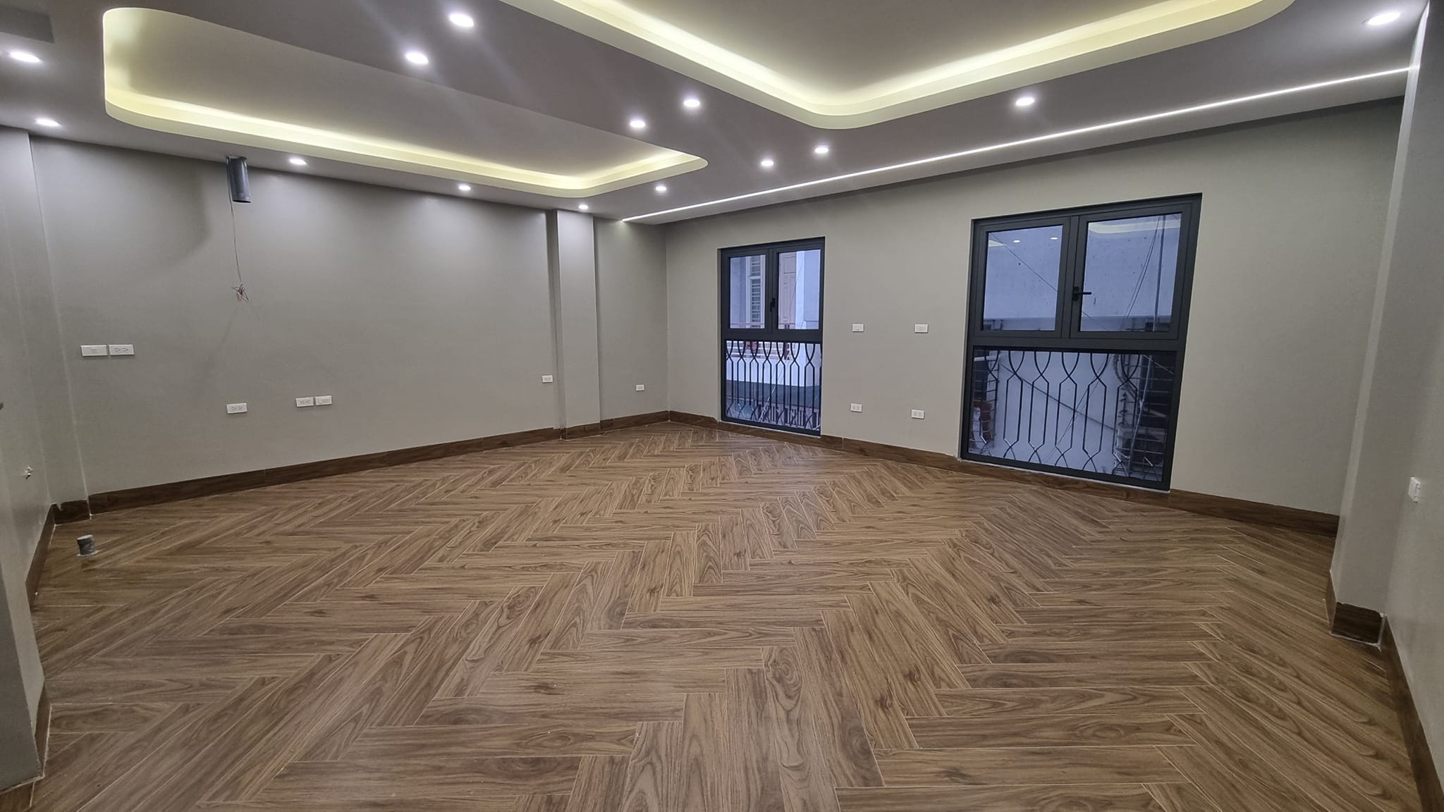 Cho thuê nhà mới 2 mặt đường mọi mô hình mặt phố Đình Thôn. DT 110m x 5t, mt 6m giá 35tr