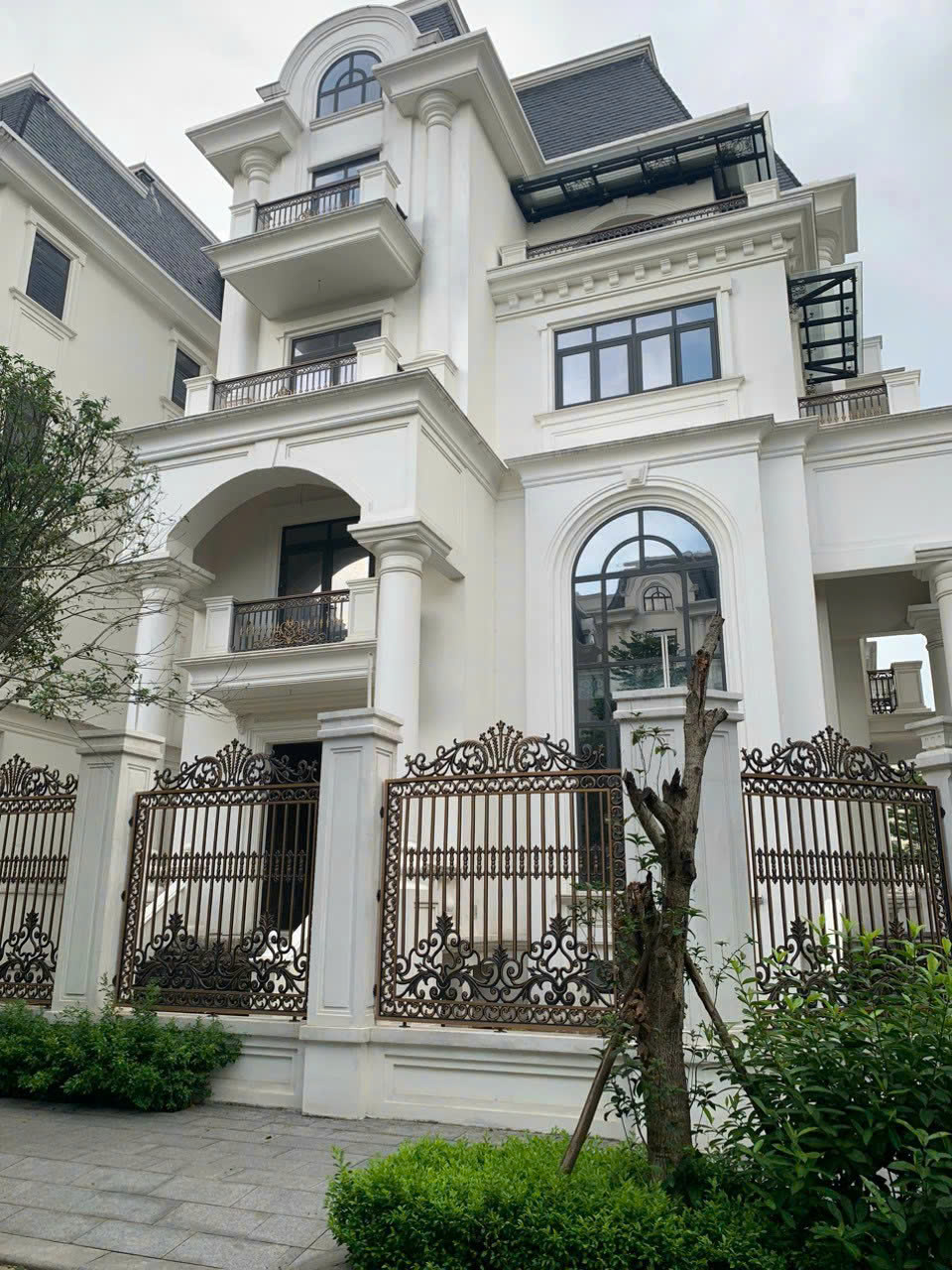 Cho thuê nhà, Chùa Bộc, Phạm Ngọc Thạch, THANG MÁY, 316m2x 4T -63 tr