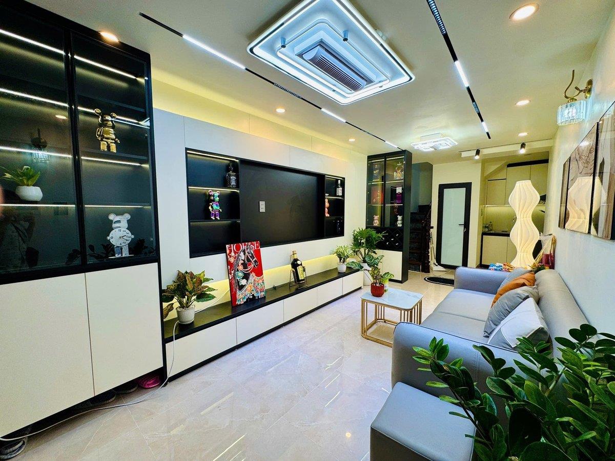 NHÀ 30M - TRUNG TÂM QUẬN HAI BÀ TRƯNG- SÁT PHỐ CỔ - CHỈ 150M RA MẶT PHỐ TRẦN KHÁT CHÂN - 5 TẦNG 3 NGỦ - FULL NỘI THẤT