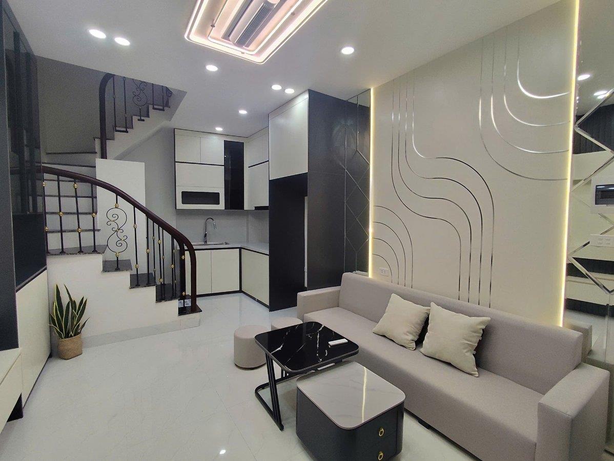 NHÀ ĐẸP GIÁ 6.3 TỶ , DÂN XÂY PHỐ MINH KHAI HỘ KHẨU HAI BÀ TRƯNG NGÕ THÔNG, THOÁNG TRƯỚC,SAU.CHỈ VÀI PHÚT DI CHUYỂN QUA